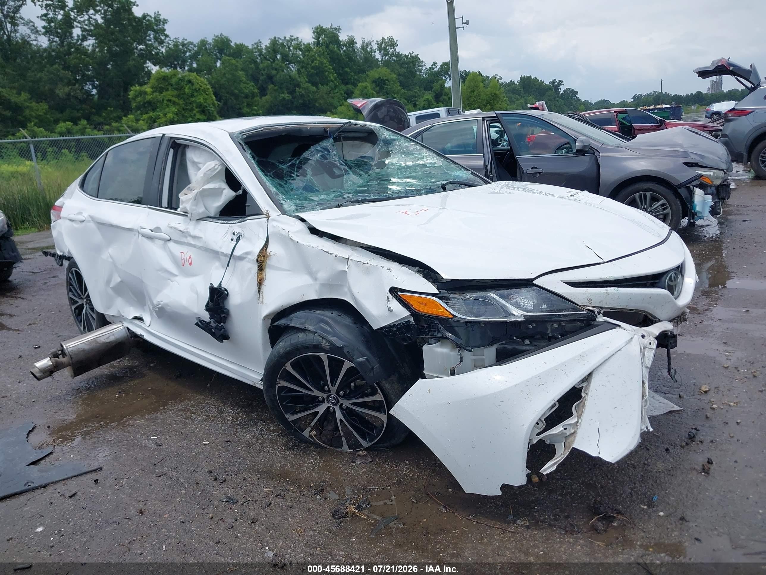2019 Toyota Camry SE, VIN 4T1B11HK6KU207520 — Rollover