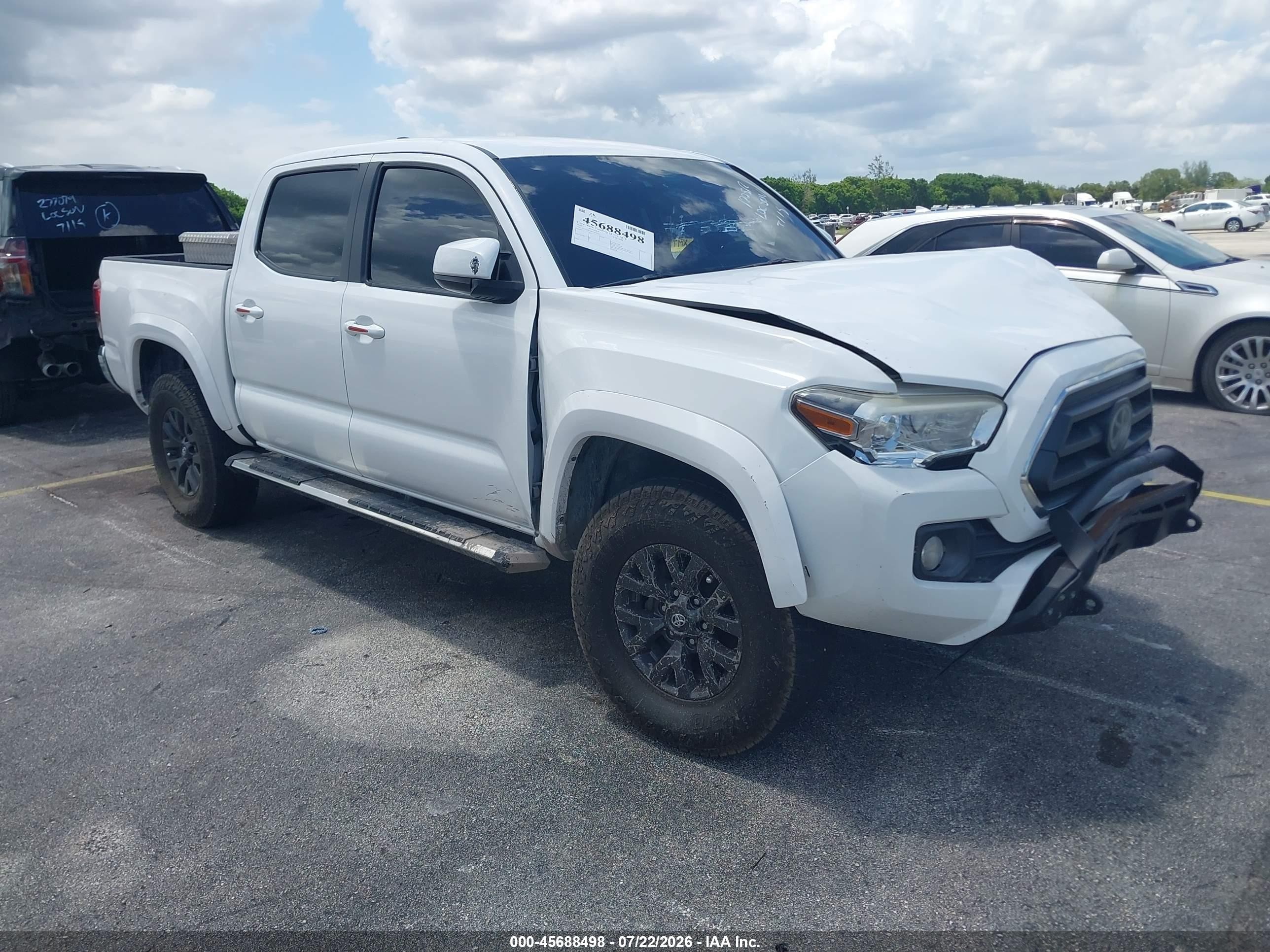 2020 Toyota Tacoma TRD Off Road, VIN 3TMAZ5CN0LM120512 — Перед