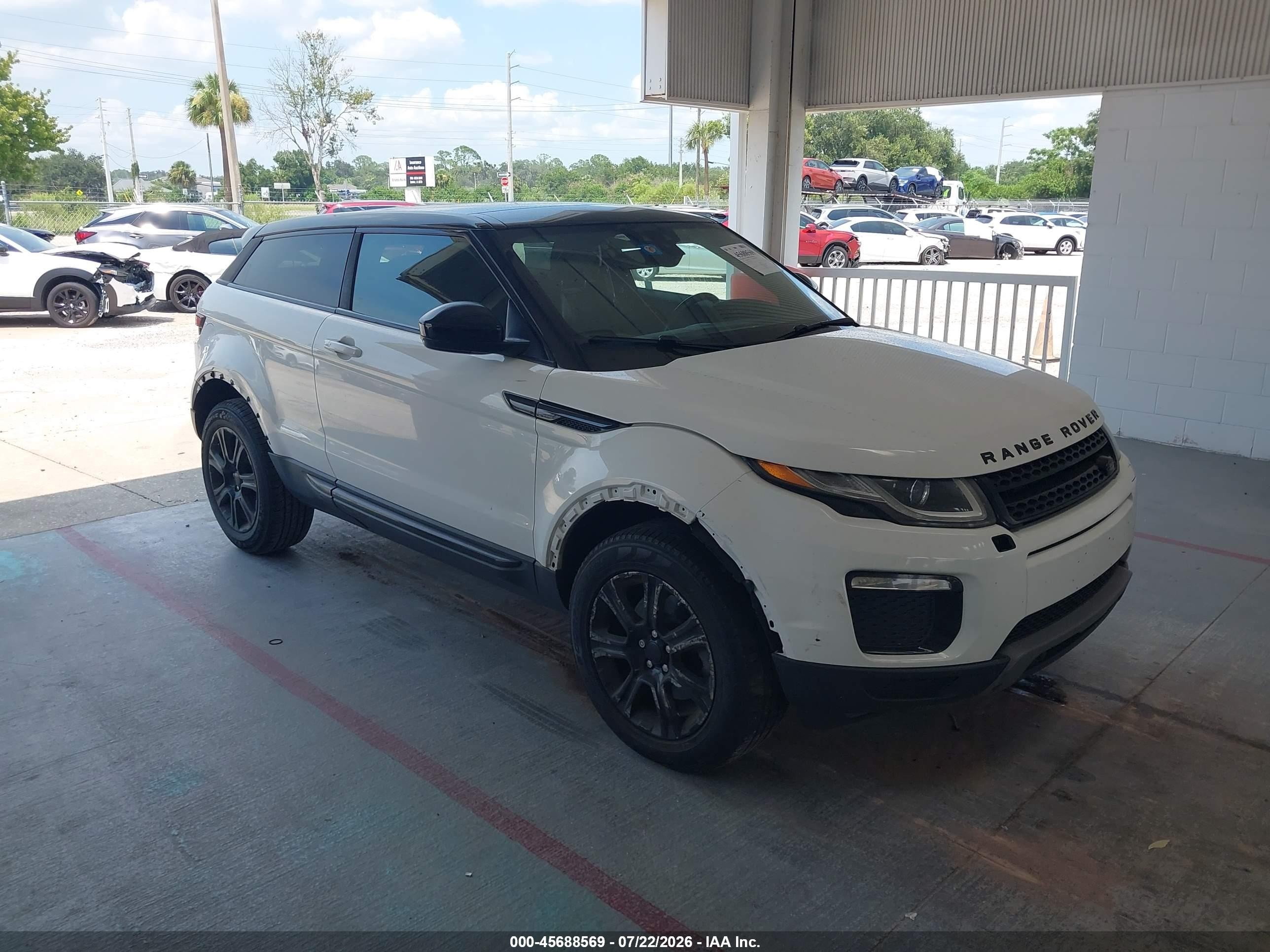 2016 Land Rover Range Rover Evoque SE Premium, VIN SALVP1BG3GH137357 — Side