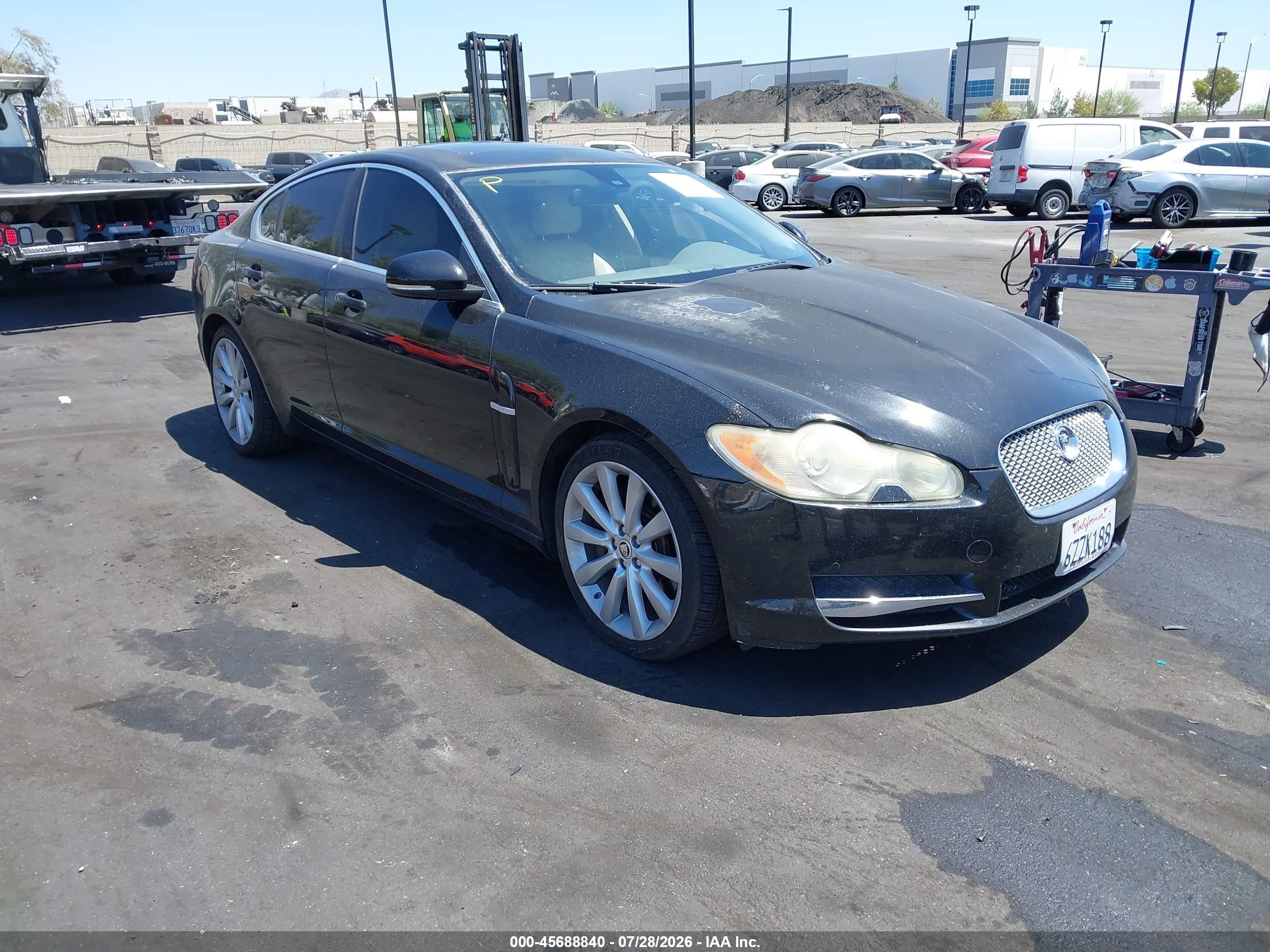 2010 Jaguar XF Premium Luxury, VIN SAJWA0GB3ALR55682 — Side