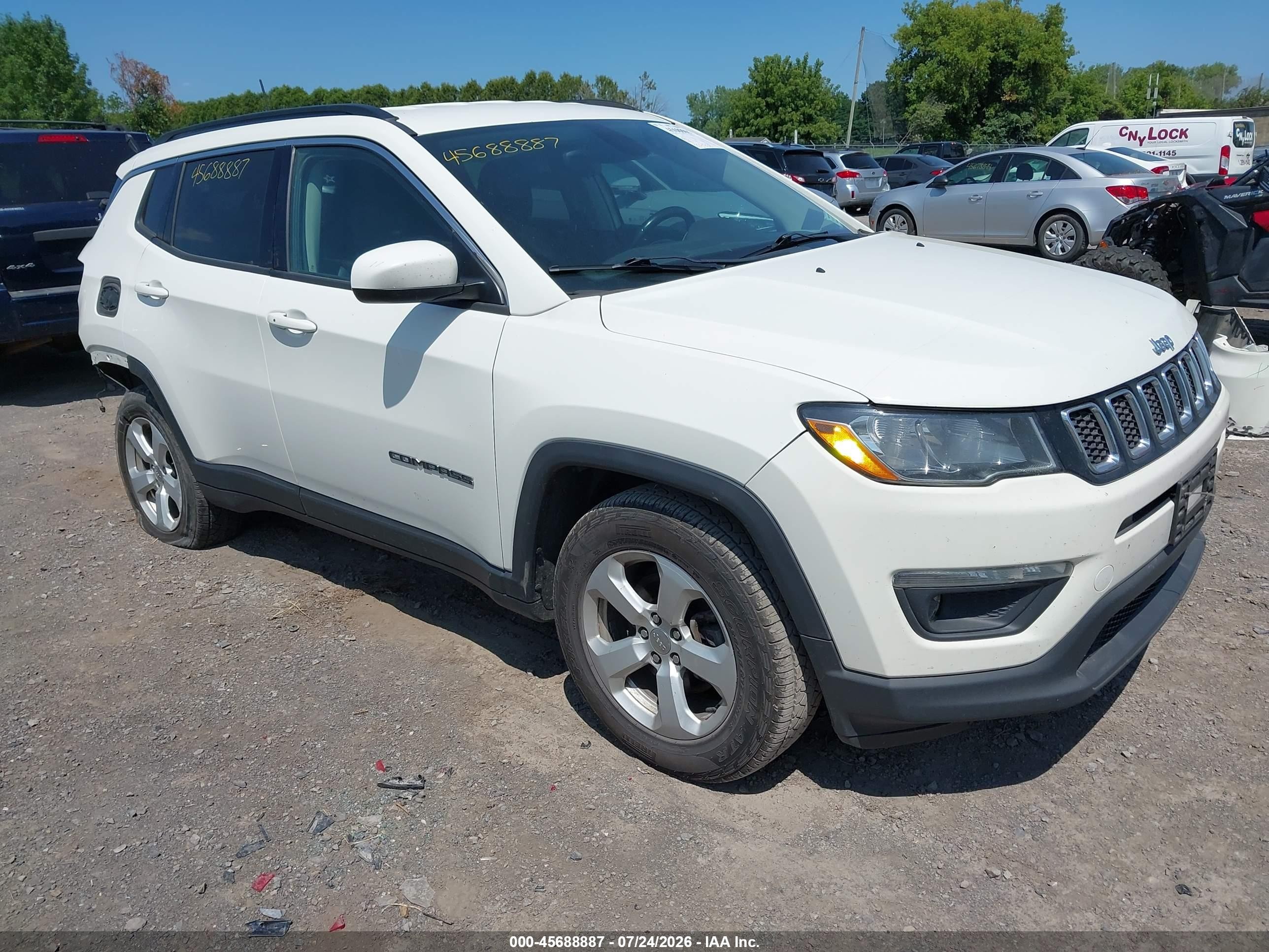 2018 Jeep Compass Latitude, VIN 3C4NJDBB7JT111609 — Rear end