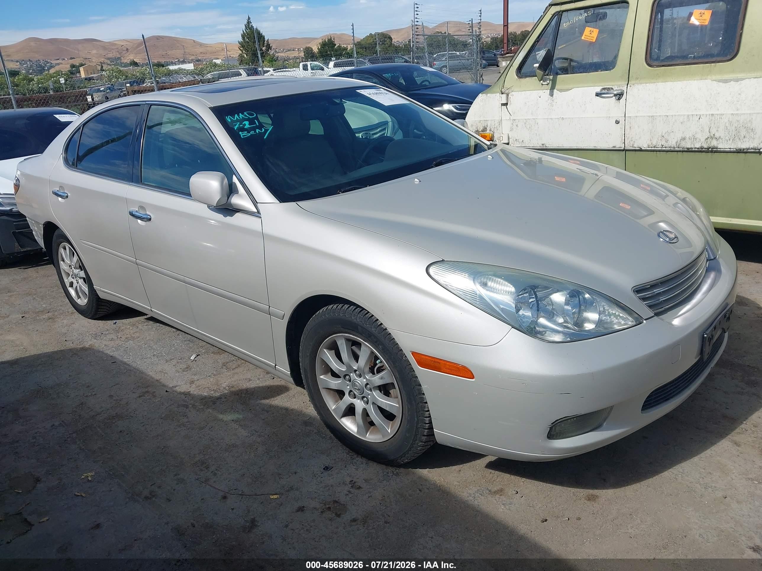 2004 Lexus ES 350, VIN JTHBA30G840015919 — Зад