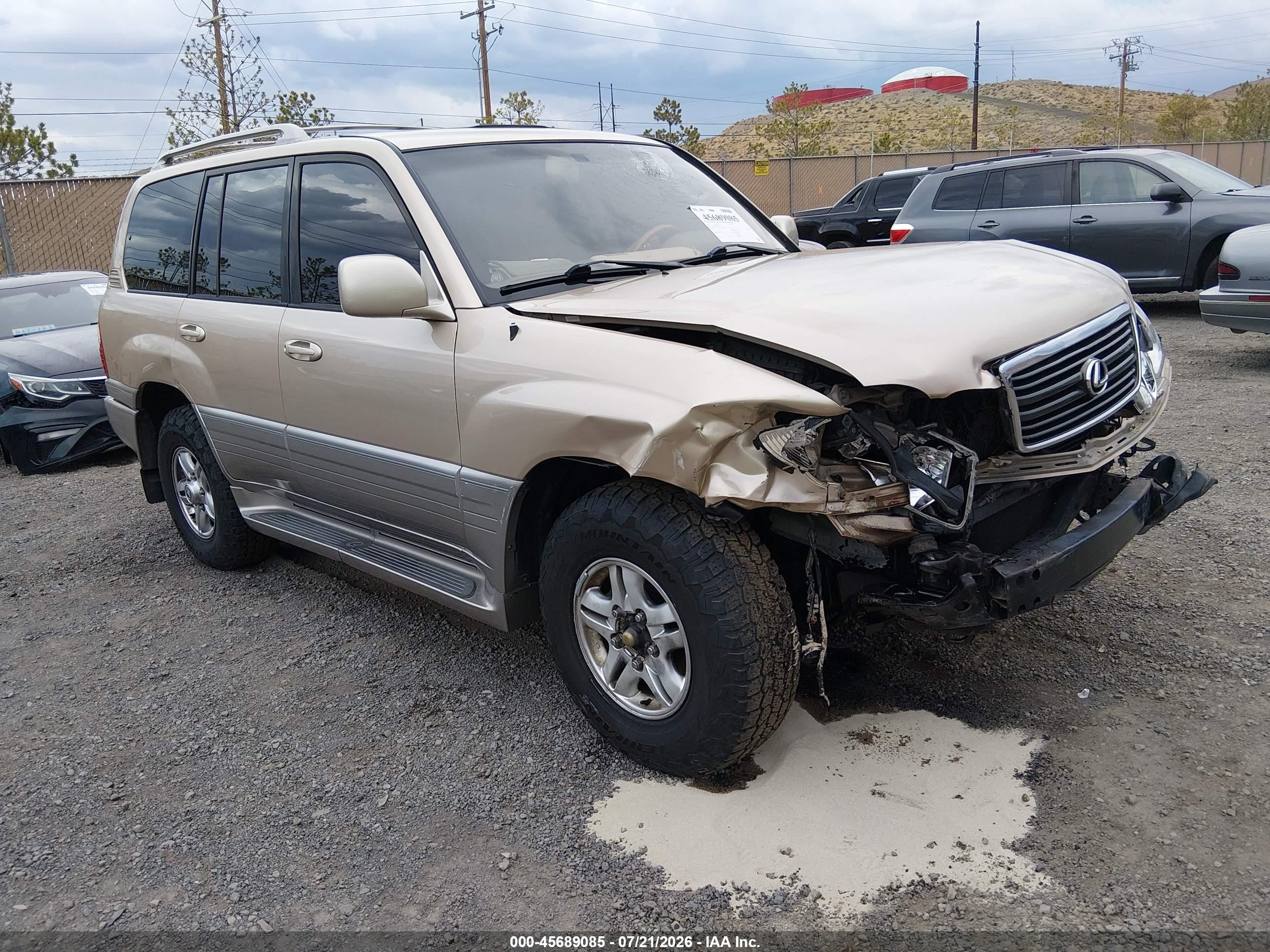 2001 Lexus LX 470, VIN JTJHT00W013507332 — Front end