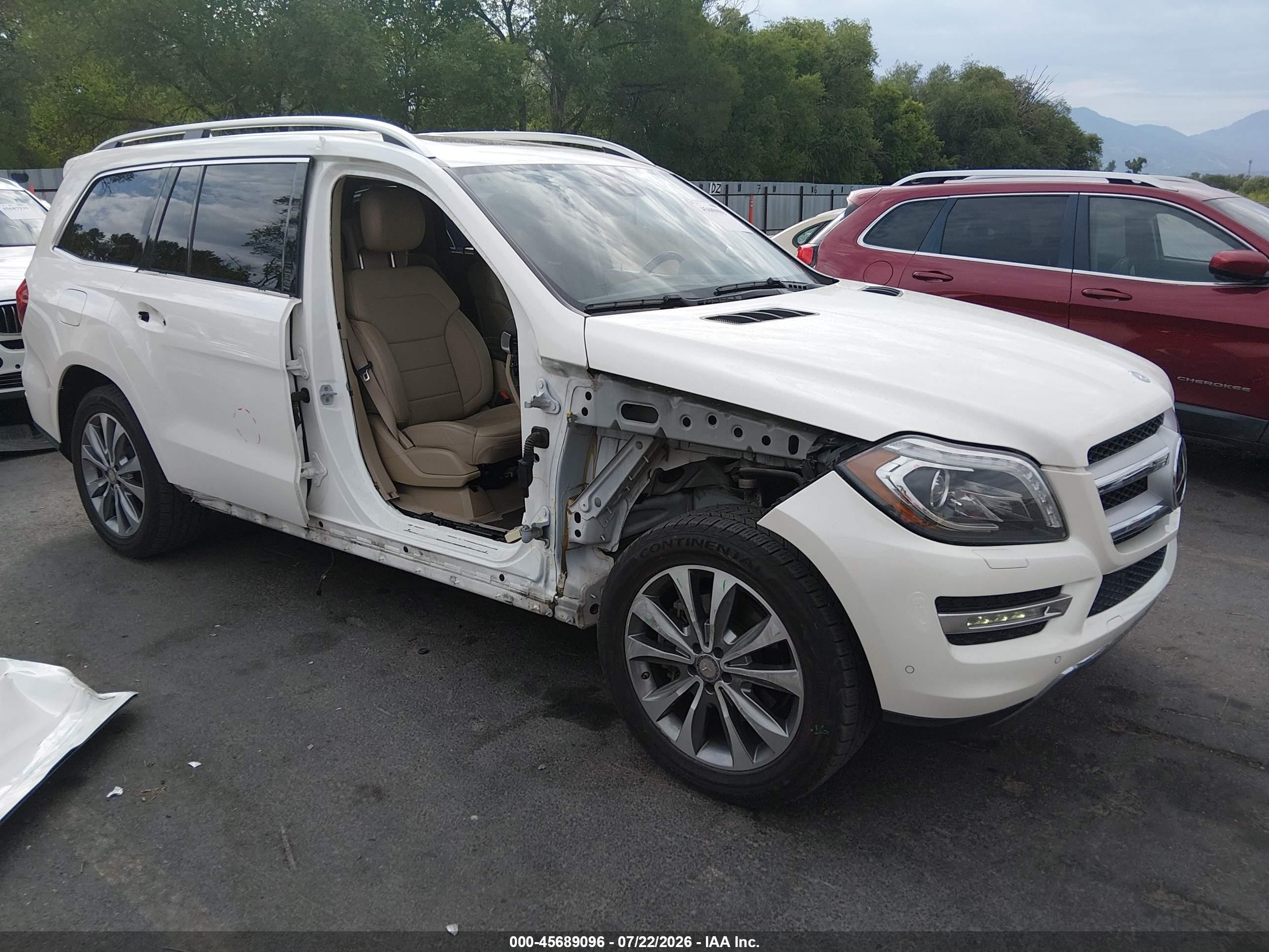 2014 Mercedes-Benz GL 450, VIN 4JGDF7CE6EA407530 — Side