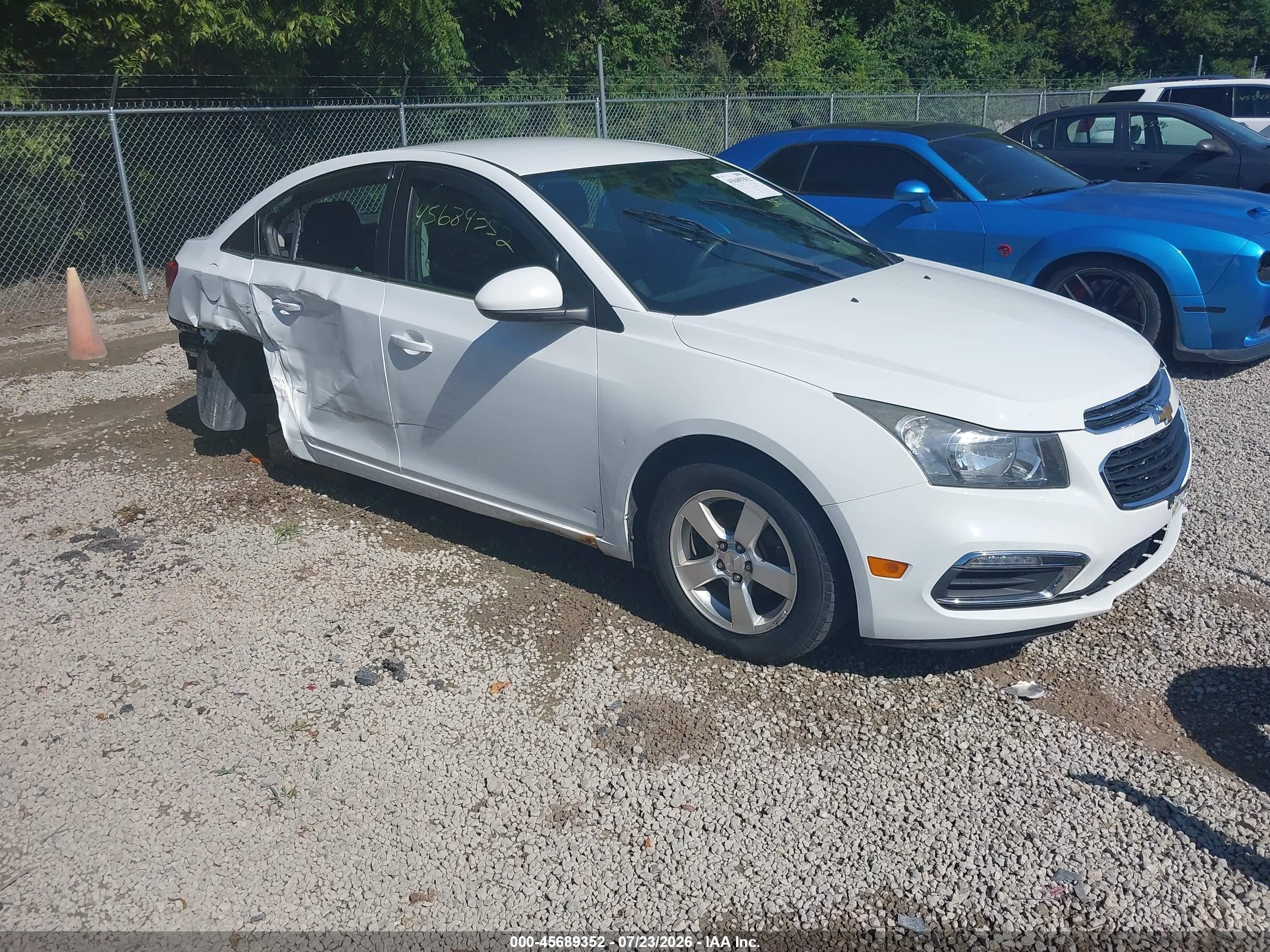 2015 Chevrolet Cruze LT, VIN 1G1PC5SB3F7208822 — Бок