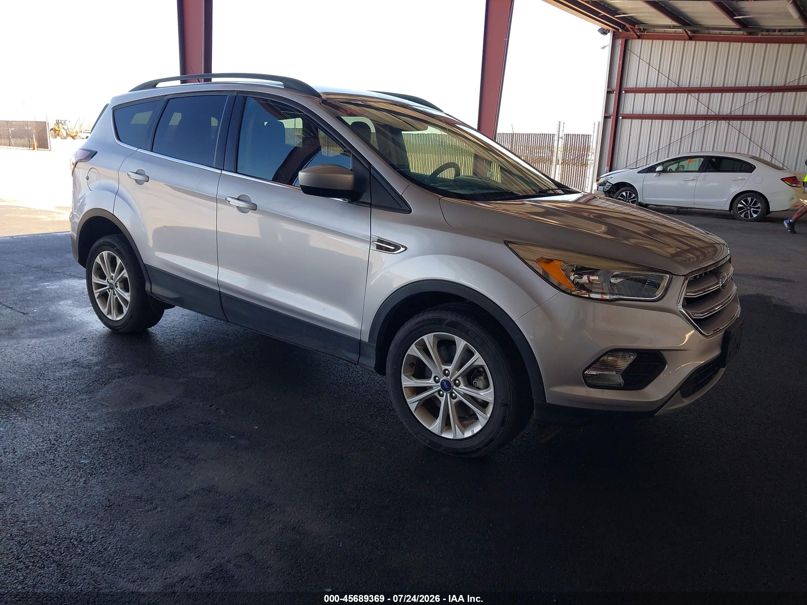 2018 Ford Escape SE, VIN 1FMCU9GD2JUD08663 — Normal wear
