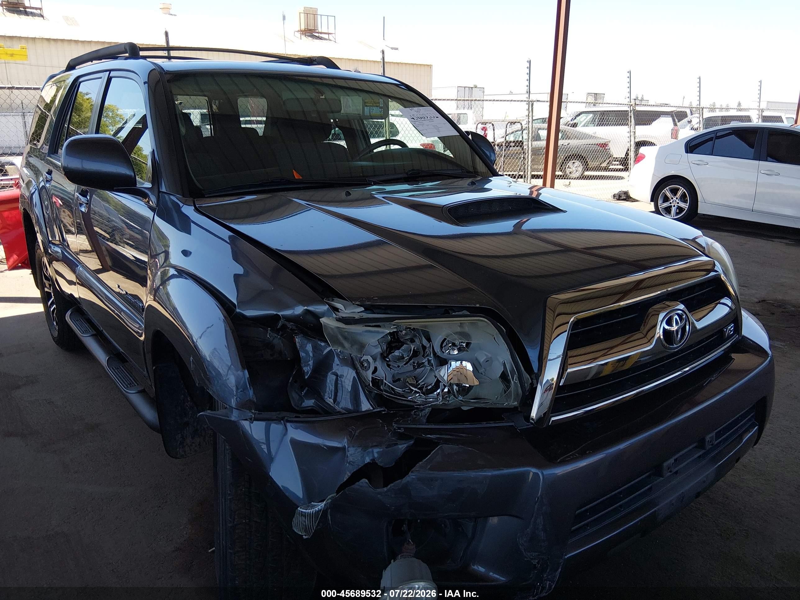 2006 Toyota 4Runner SR5, VIN JTEBT14R560064067 — Front end