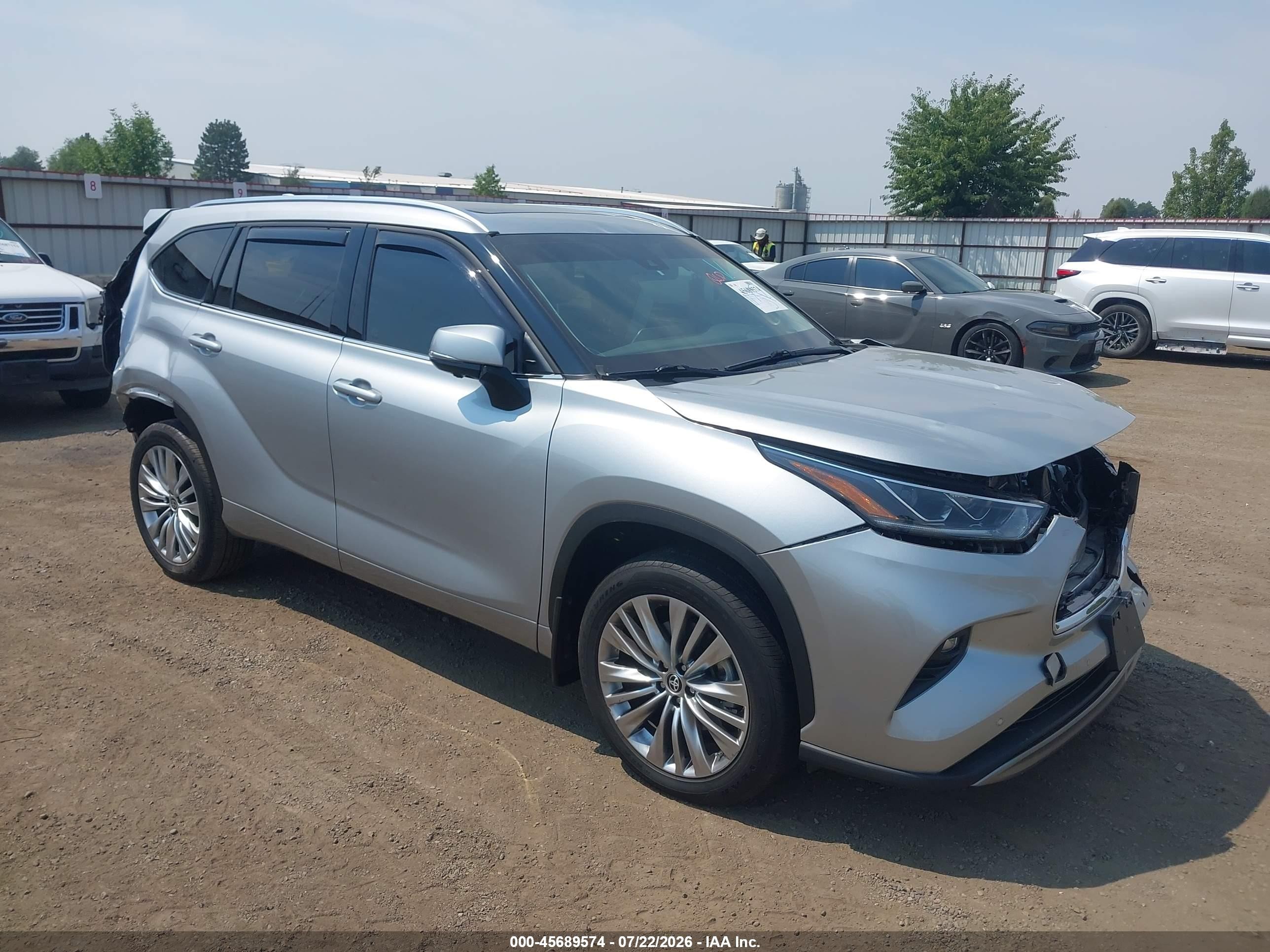 2023 Toyota Highlander Platinum, VIN 5TDKDRBH5PS035371 — Front end