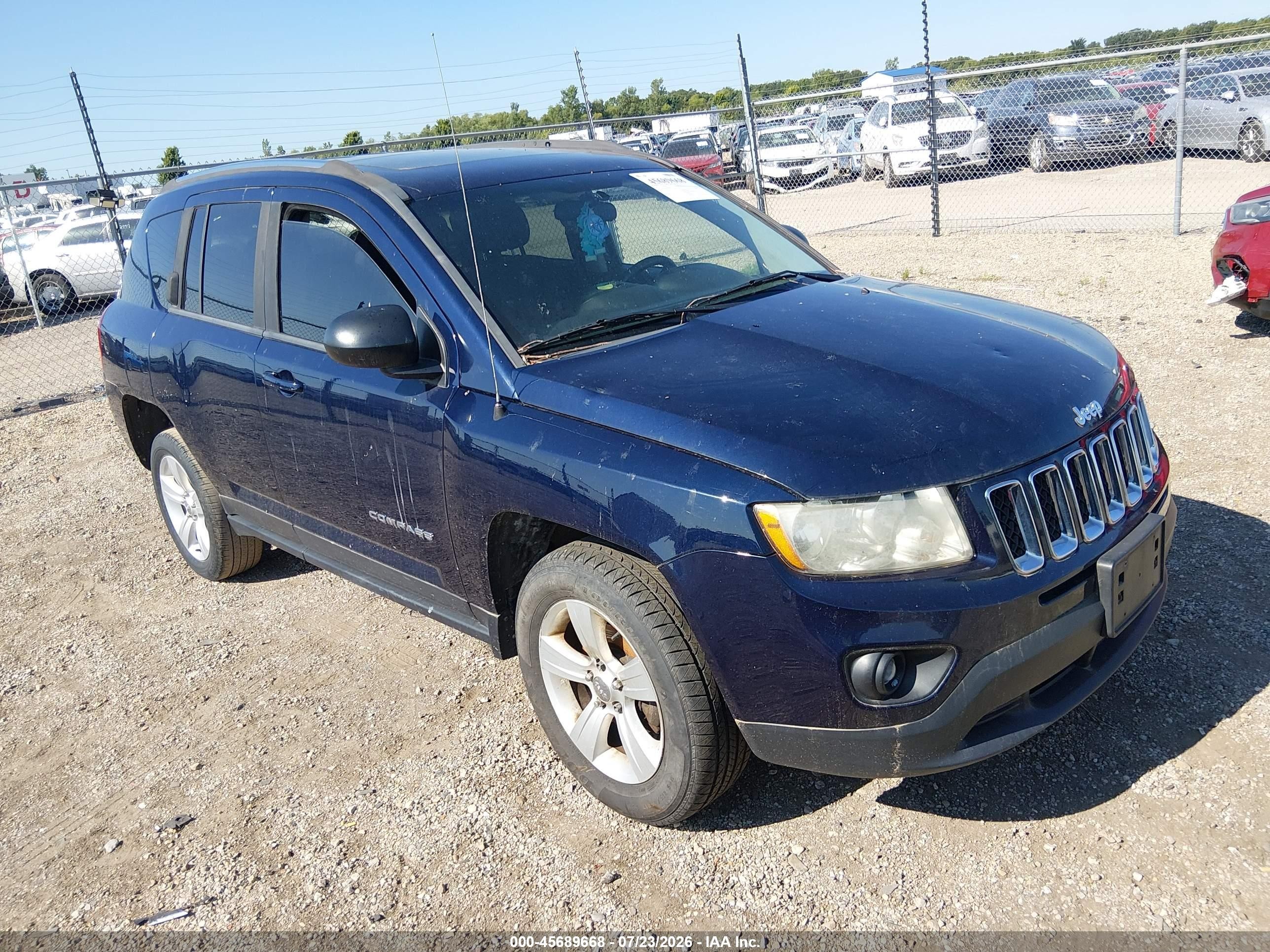 2013 Jeep Compass Latitude, VIN 1C4NJCEBXDD205631 — Normal wear