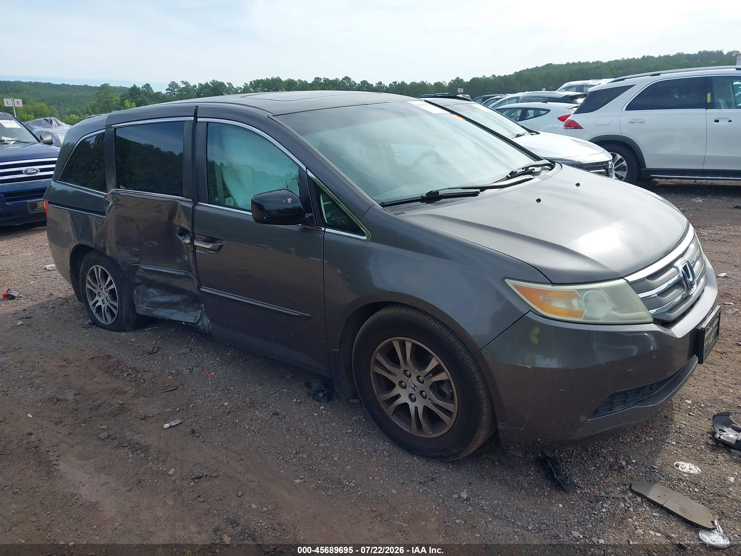 2011 Honda Odyssey EX-L, VIN 5FNRL5H63BB054286 — Side