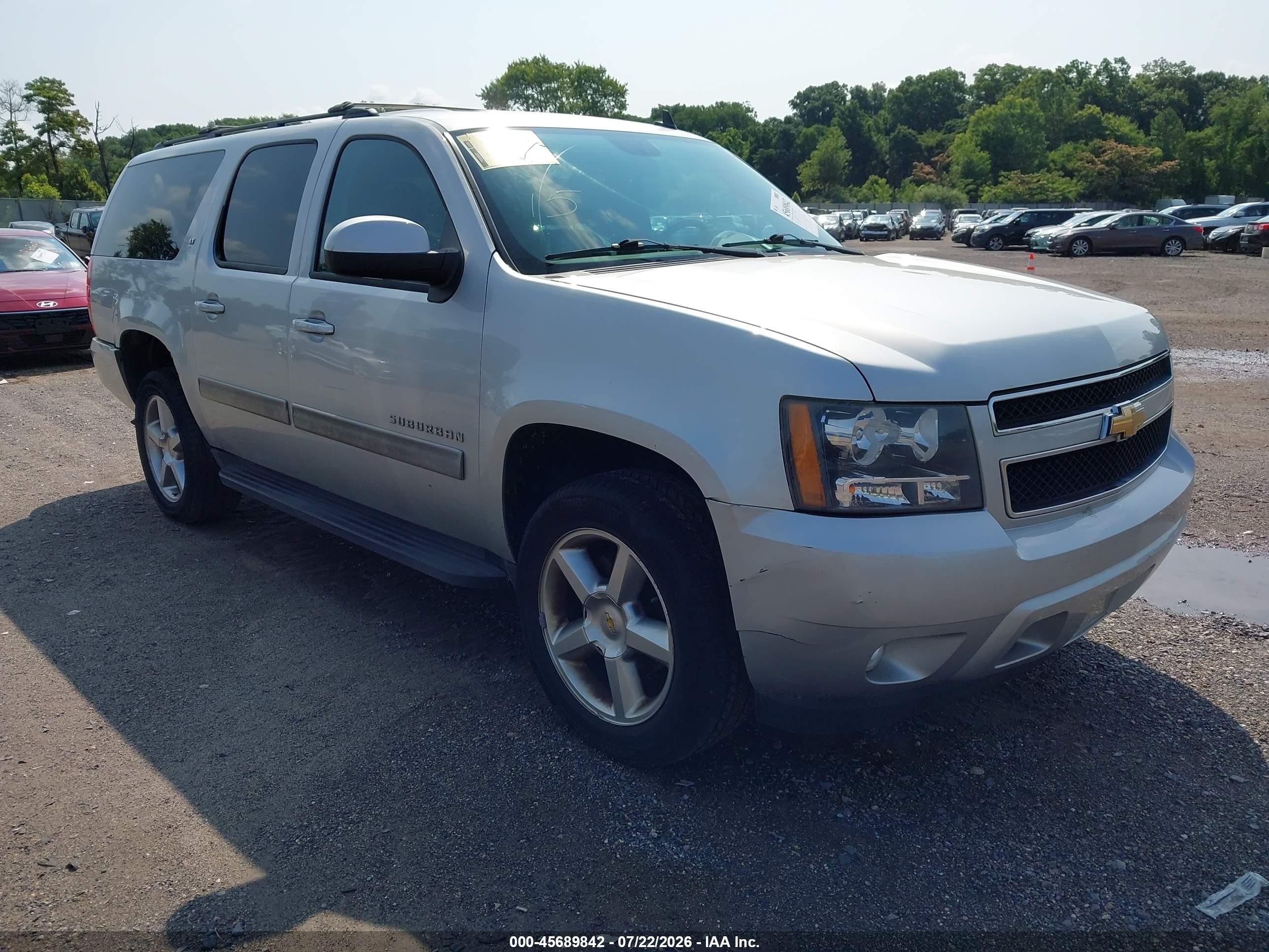 2011 Chevrolet Suburban LT, VIN 1GNSKJE34BR350863 — Rear end