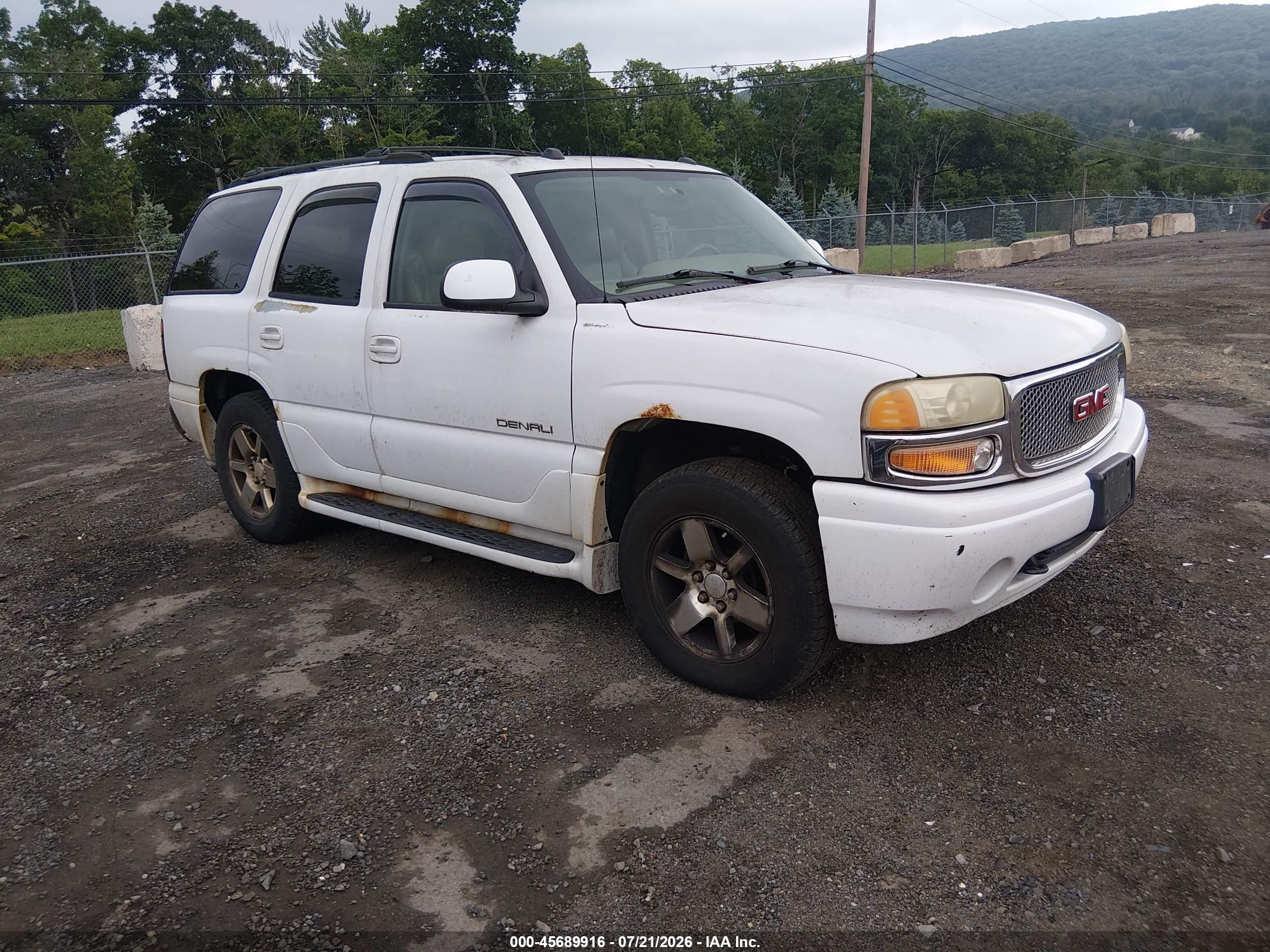 2004 GMC Yukon Denali, VIN 1GKEK63U14J223136 — Normal wear