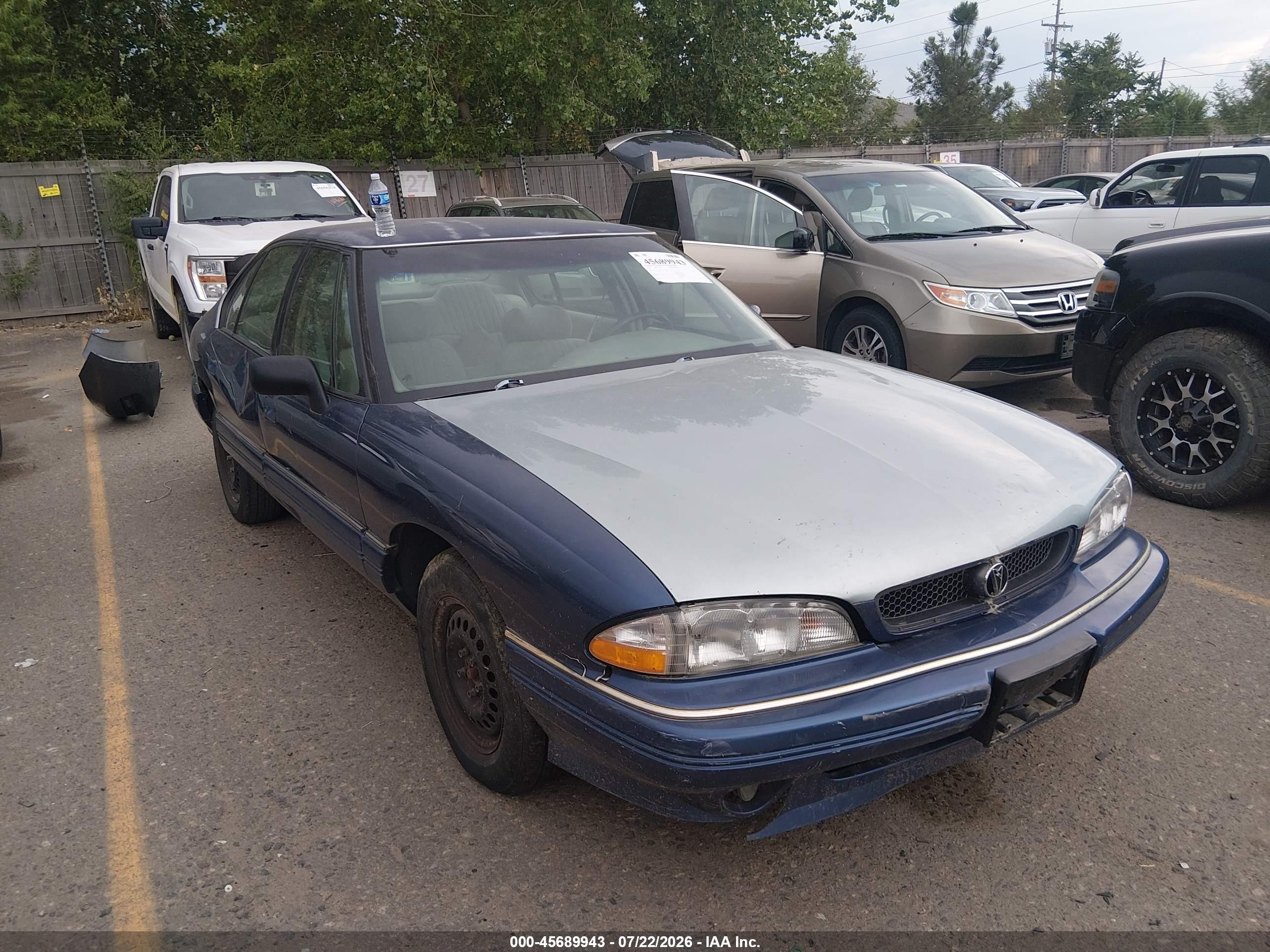 1995 Pontiac Bonneville SE, VIN 1G2HX52K6S4268996 — Бок