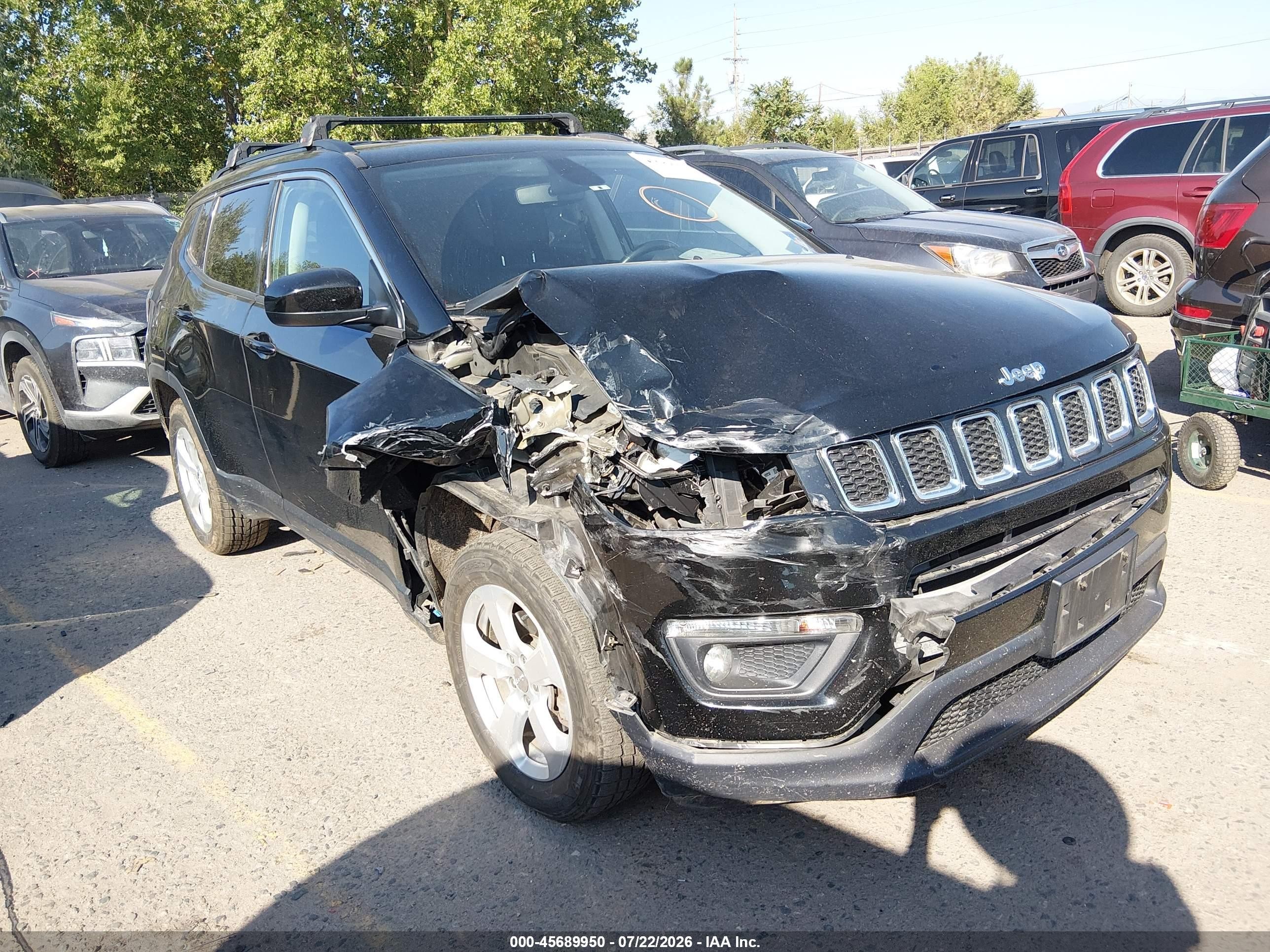2020 Jeep Compass Latitude, VIN 3C4NJDBB3LT115952 — Front end