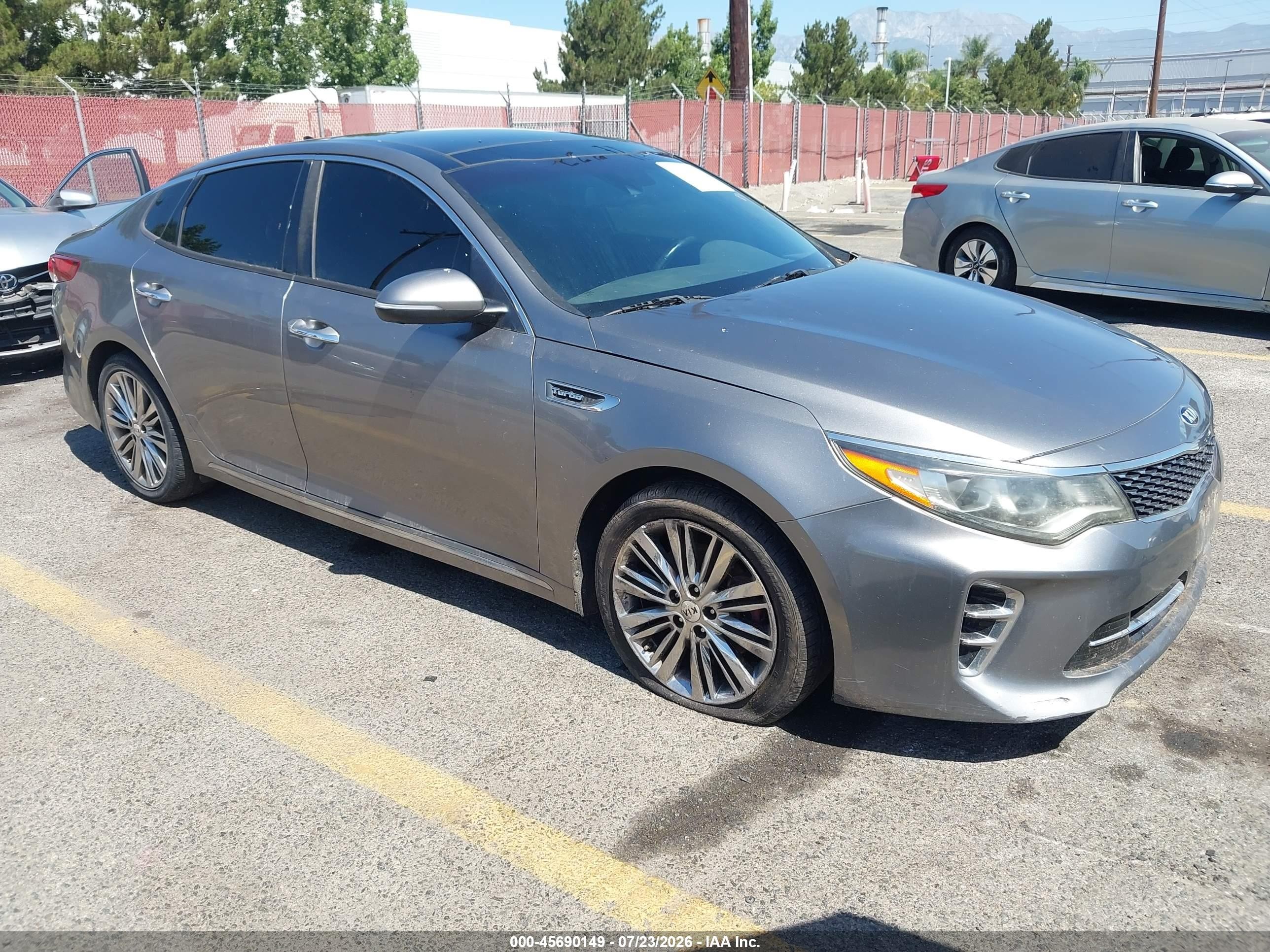 2017 Kia Optima SX Limited, VIN 5XXGV4L26HG125213 — Normal wear
