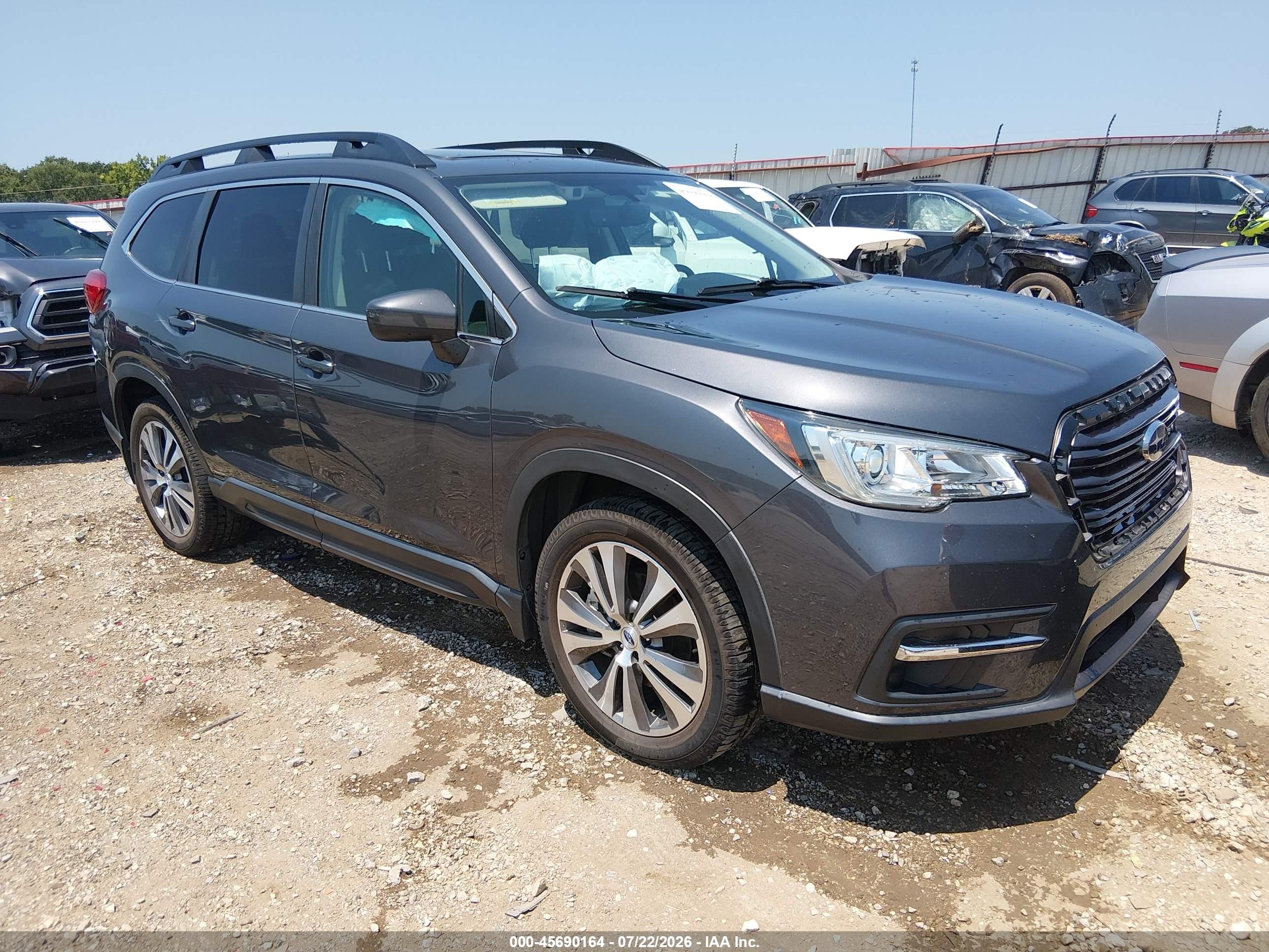 2020 Subaru Ascent Premium, VIN 4S4WMAEDXL3412943 — Front end
