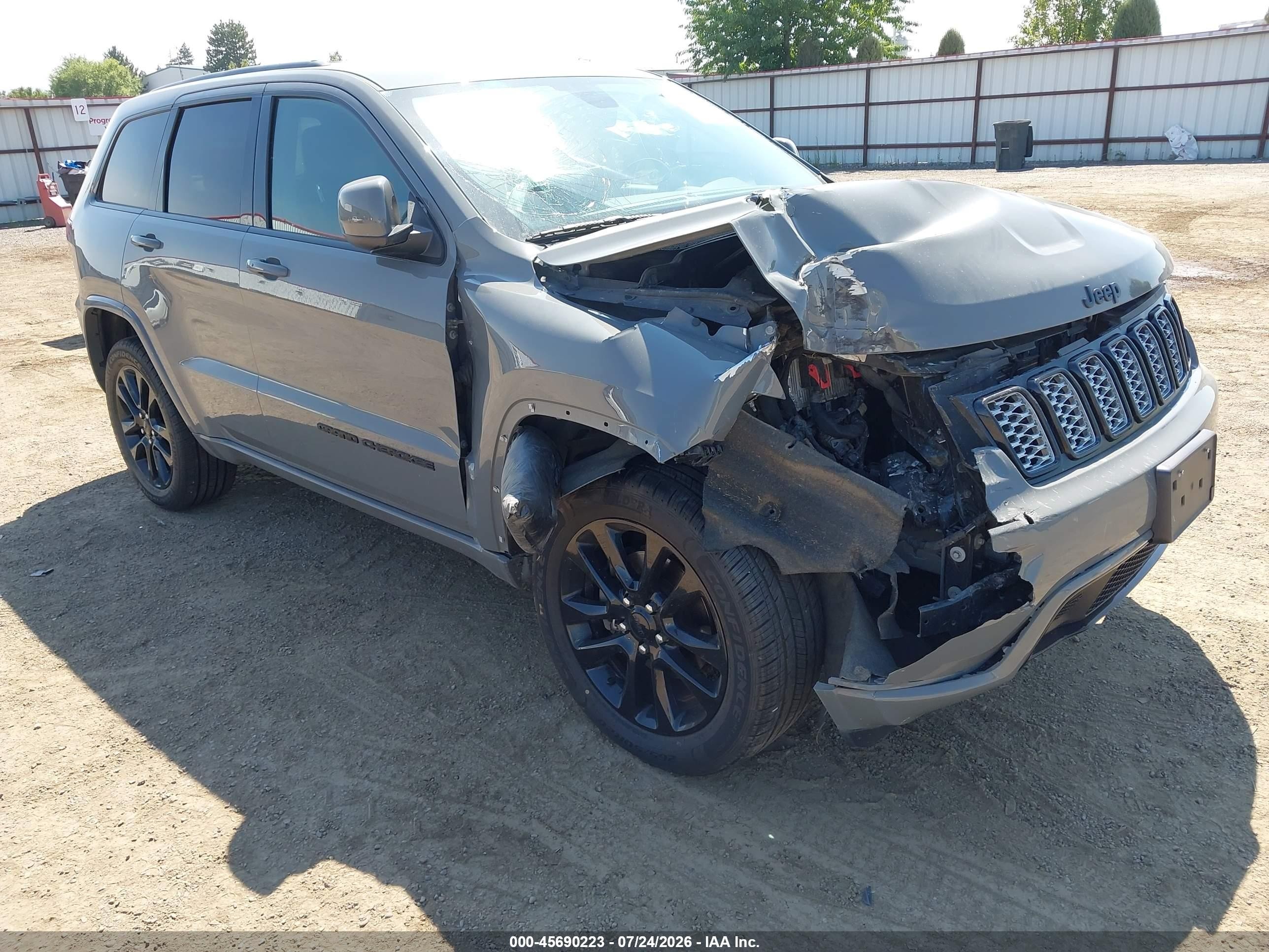 2020 Jeep Grand Cherokee Altitude, VIN 1C4RJFAG0LC226271 — Front end