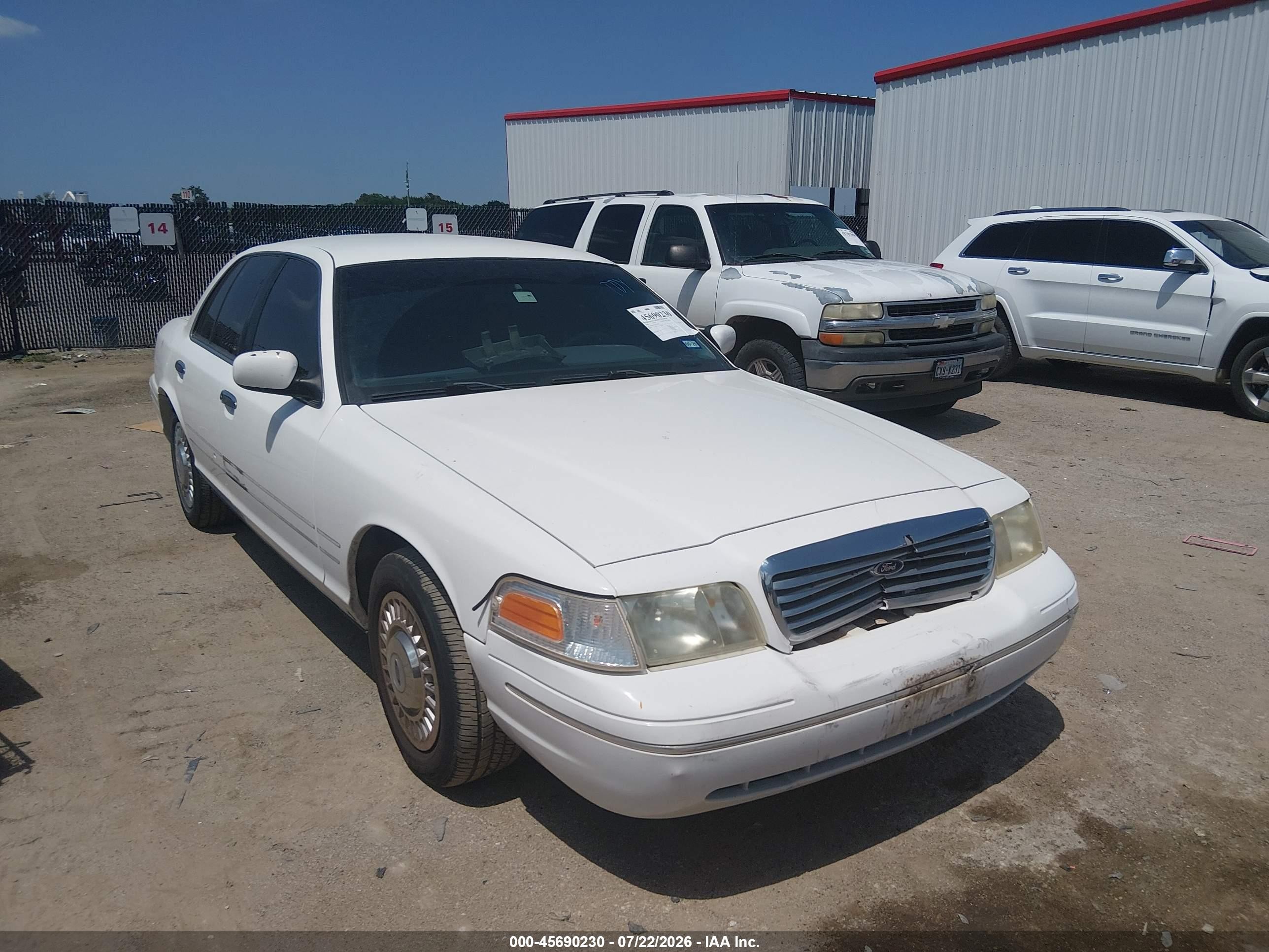 1998 Ford Crown Victoria, VIN 2FAFP73WXWX190873 — Side