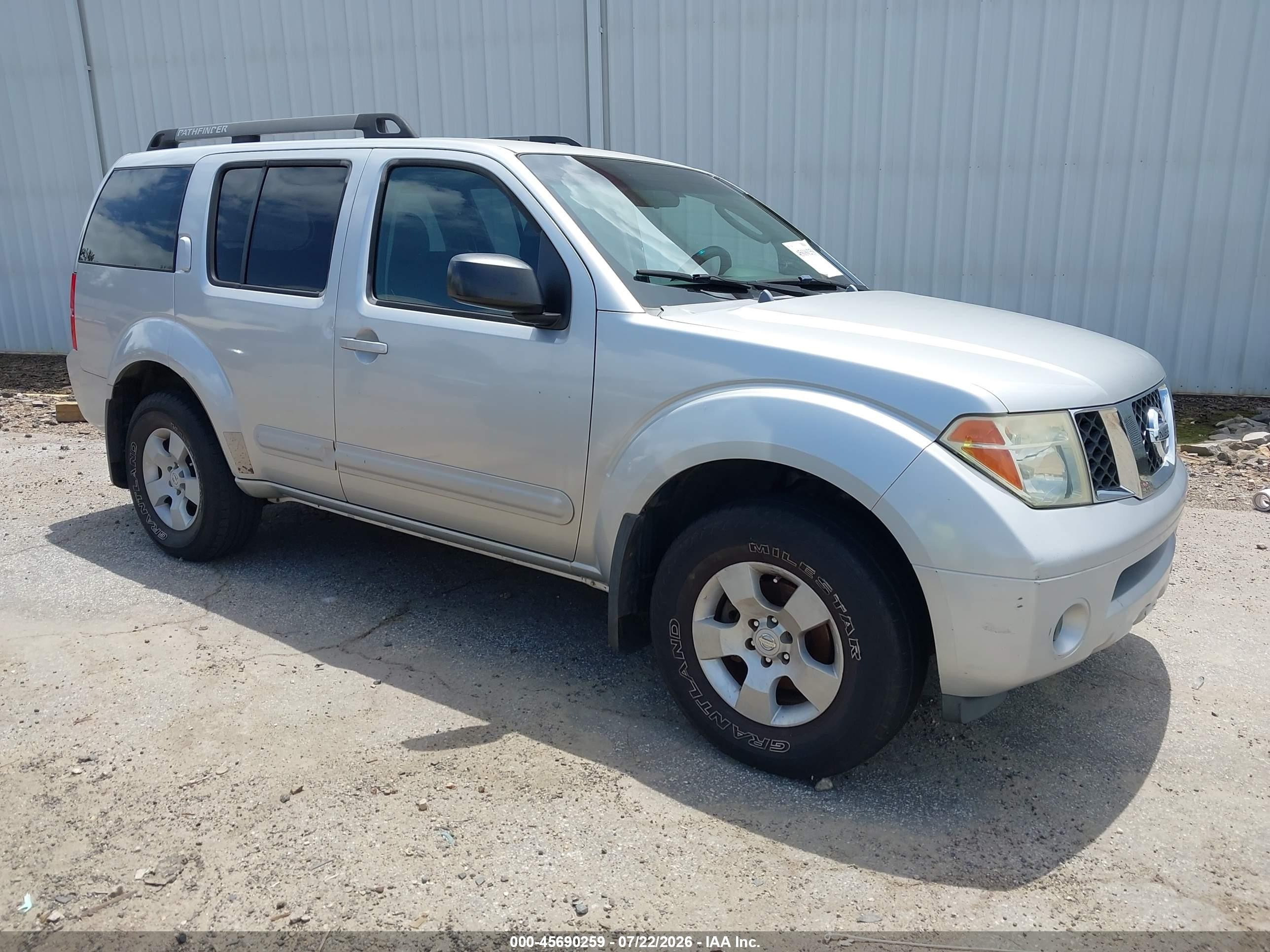 2005 Nissan Pathfinder LE, VIN 5N1AR18U15C758745 — Mechanical