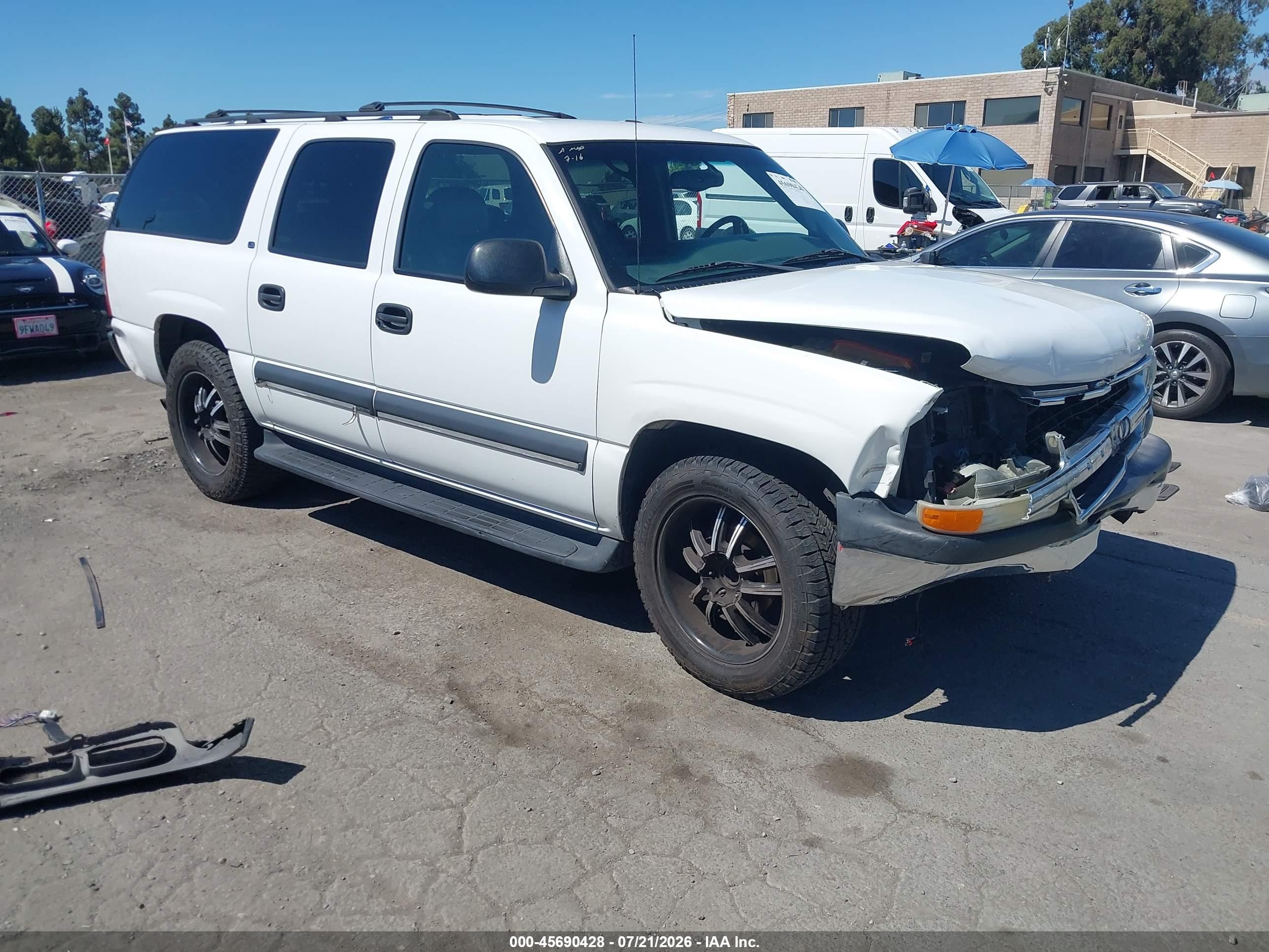 2002 Chevrolet Suburban LS, VIN 1GNEC16T72J174558 — Front end