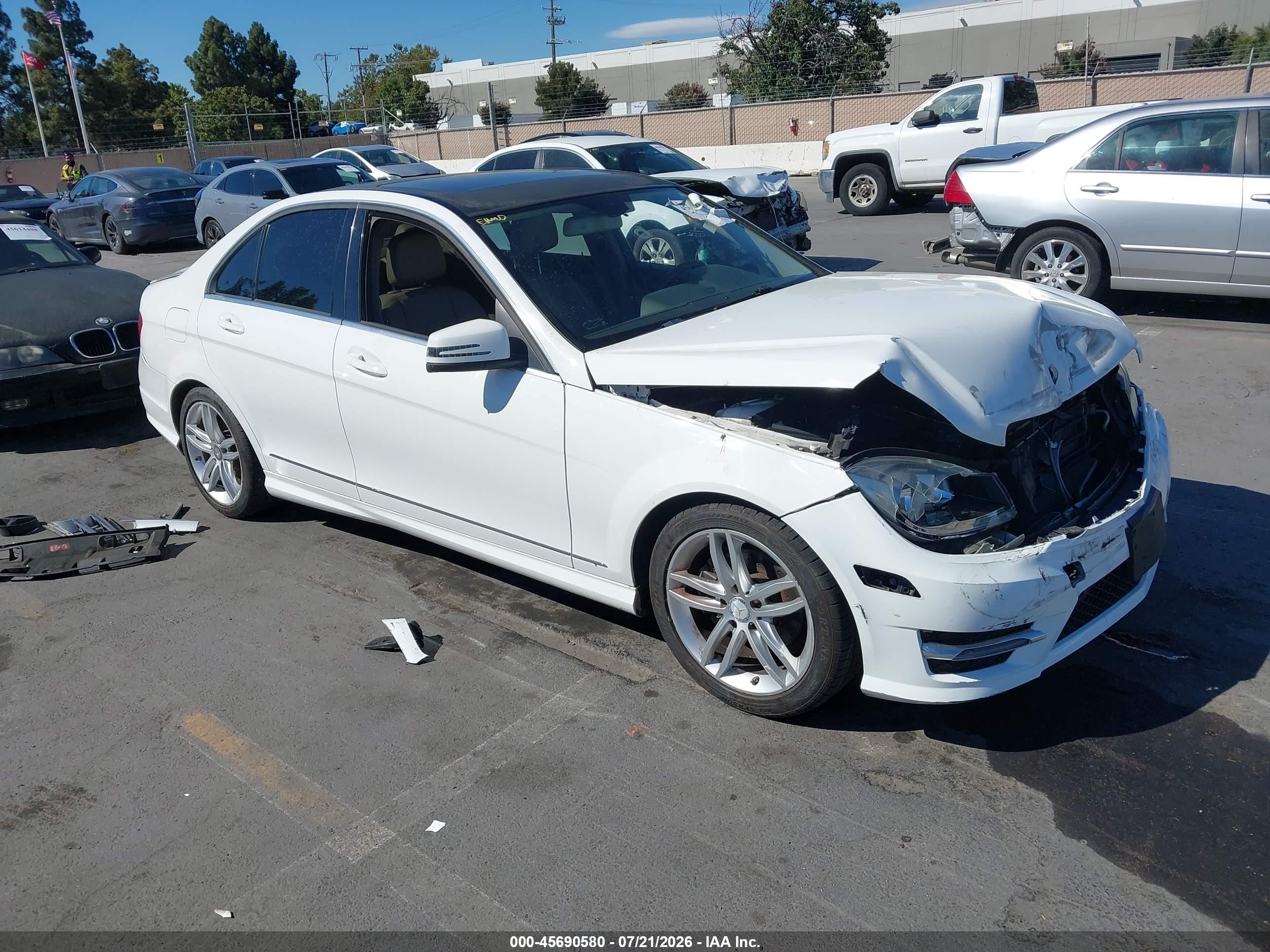 2013 Mercedes-Benz C 250 Sport, VIN WDDGF4HB3DR282376 — Normal wear