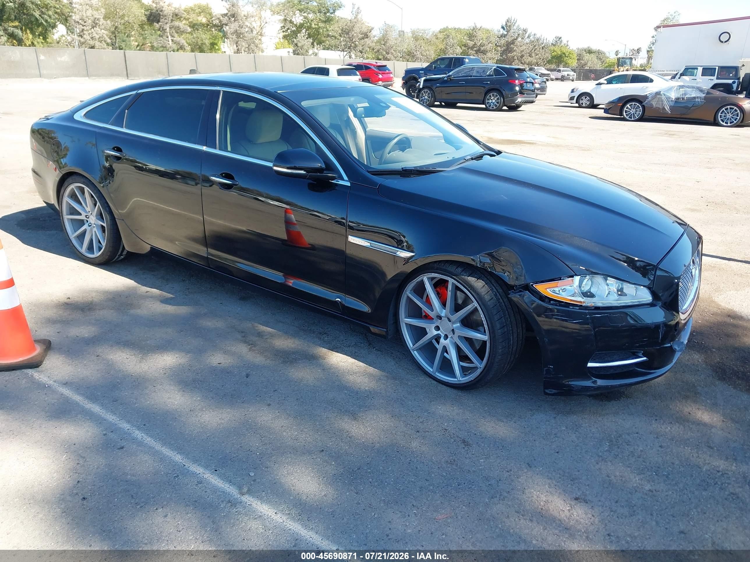2011 Jaguar XJ XJL, VIN SAJWA2GB5BLV05061 — Перед