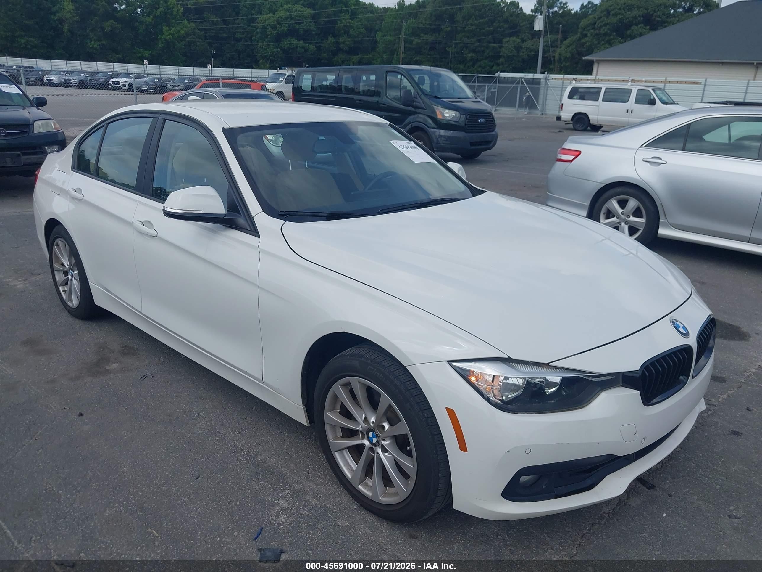 2017 BMW 3 Series 320i, VIN WBA8E1G33HNU18073 — Обычный износ