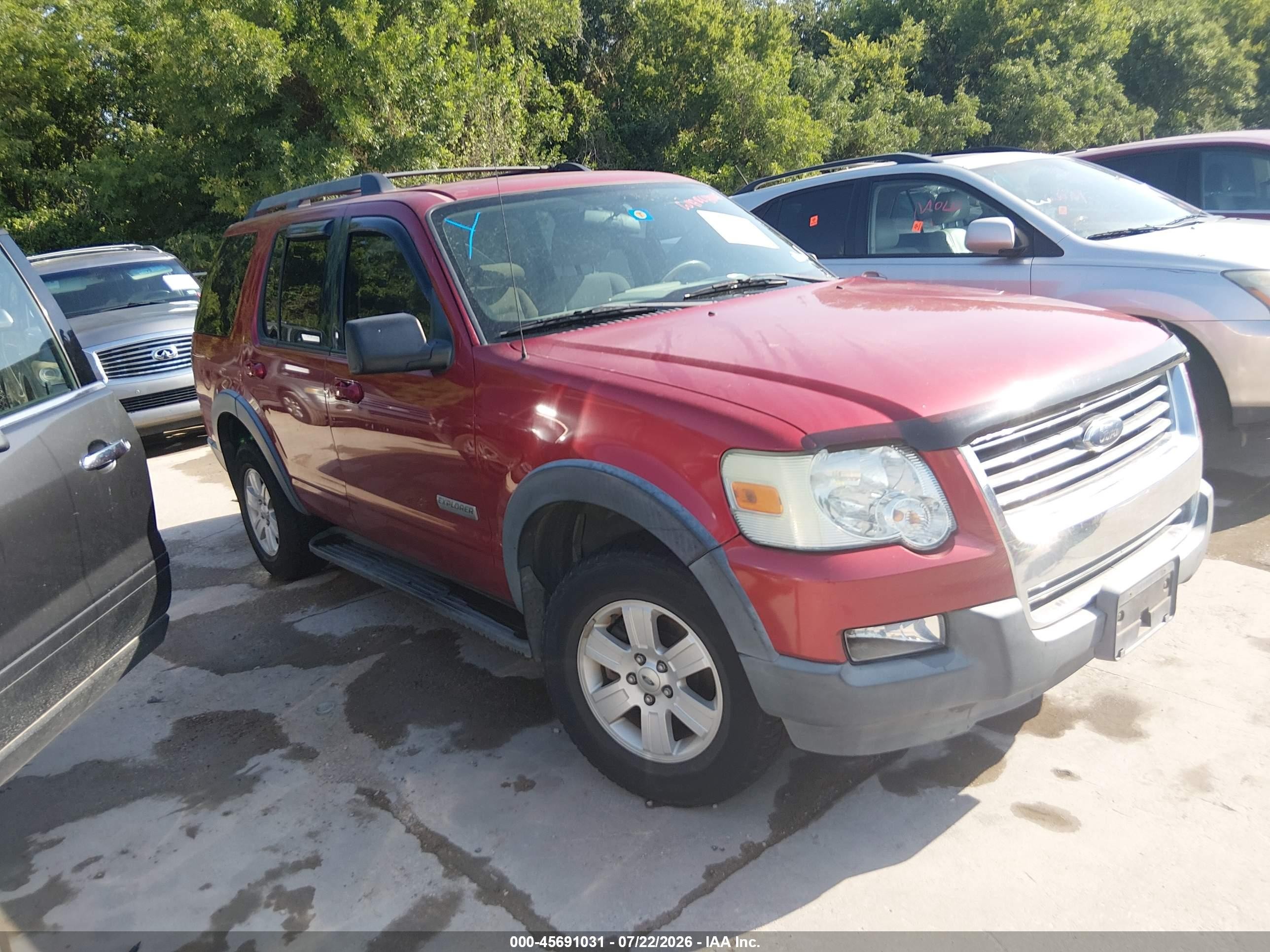 2007 Ford Explorer XLT, VIN 1FMEU73E07UB03671 — Normal wear