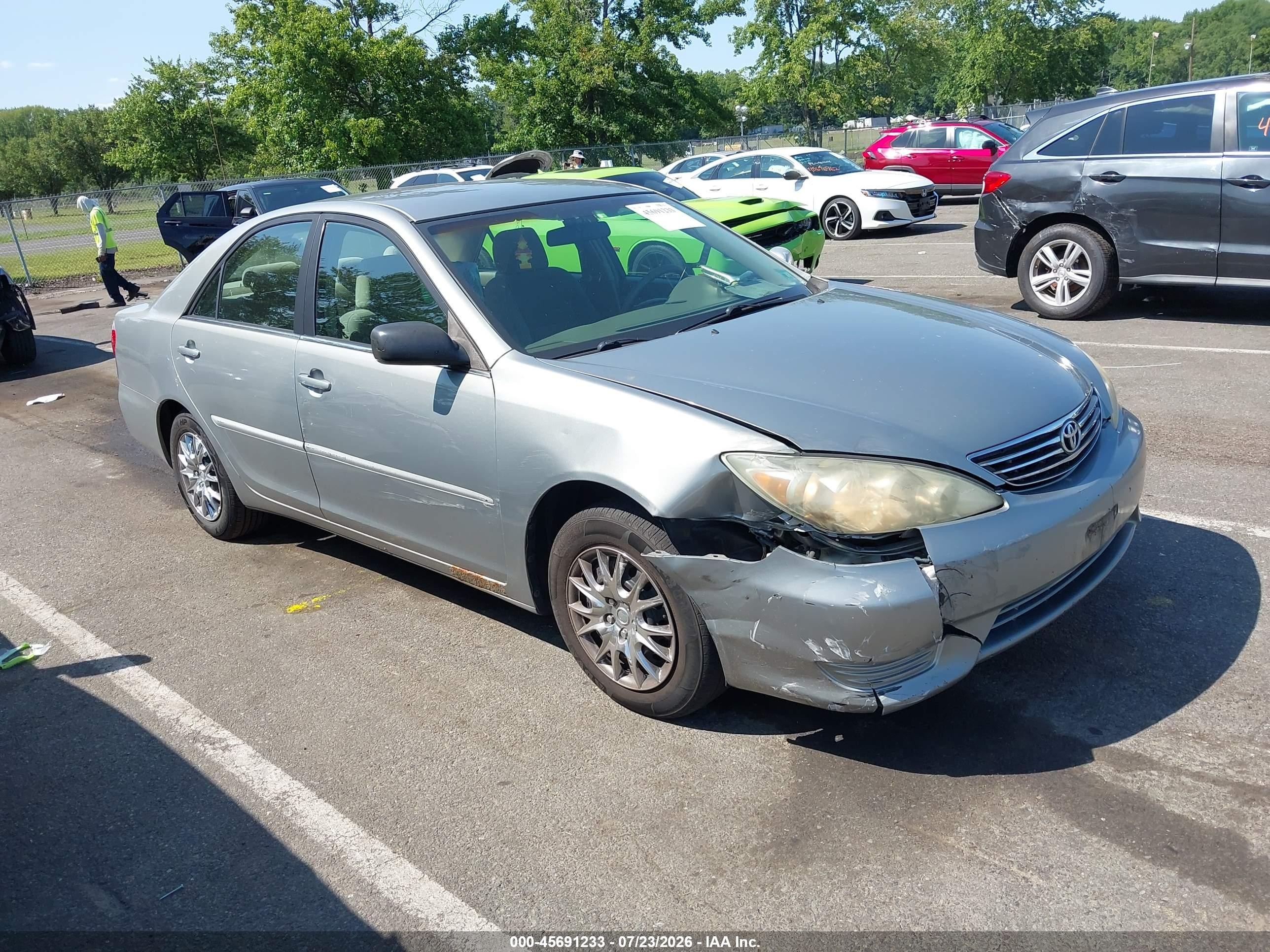 2006 Toyota Camry LE, VIN 4T1BE32K86U675876 — Front end