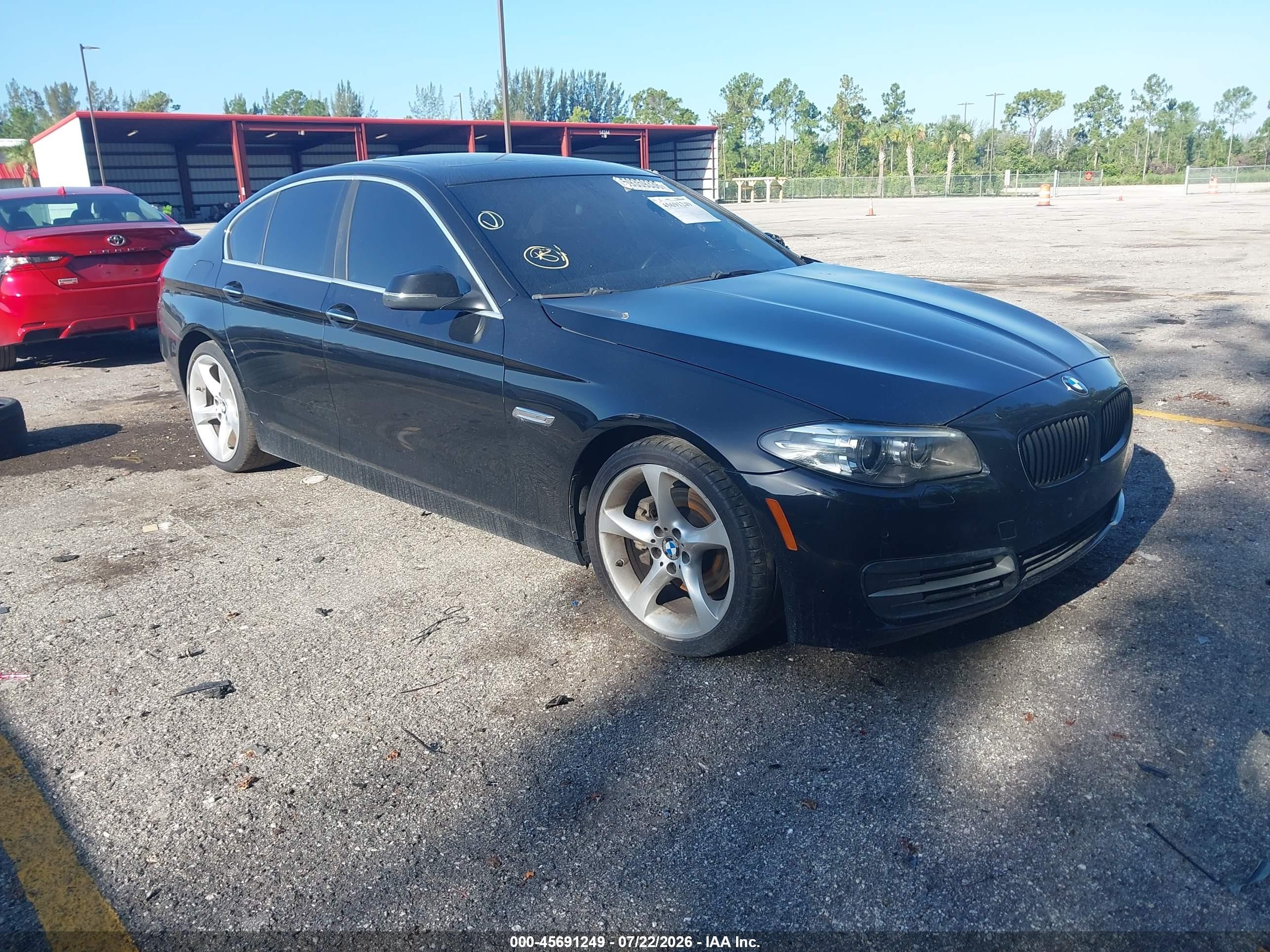 2014 BMW 5 Series 528i xDrive, VIN WBA5A7C53ED613908 — Side