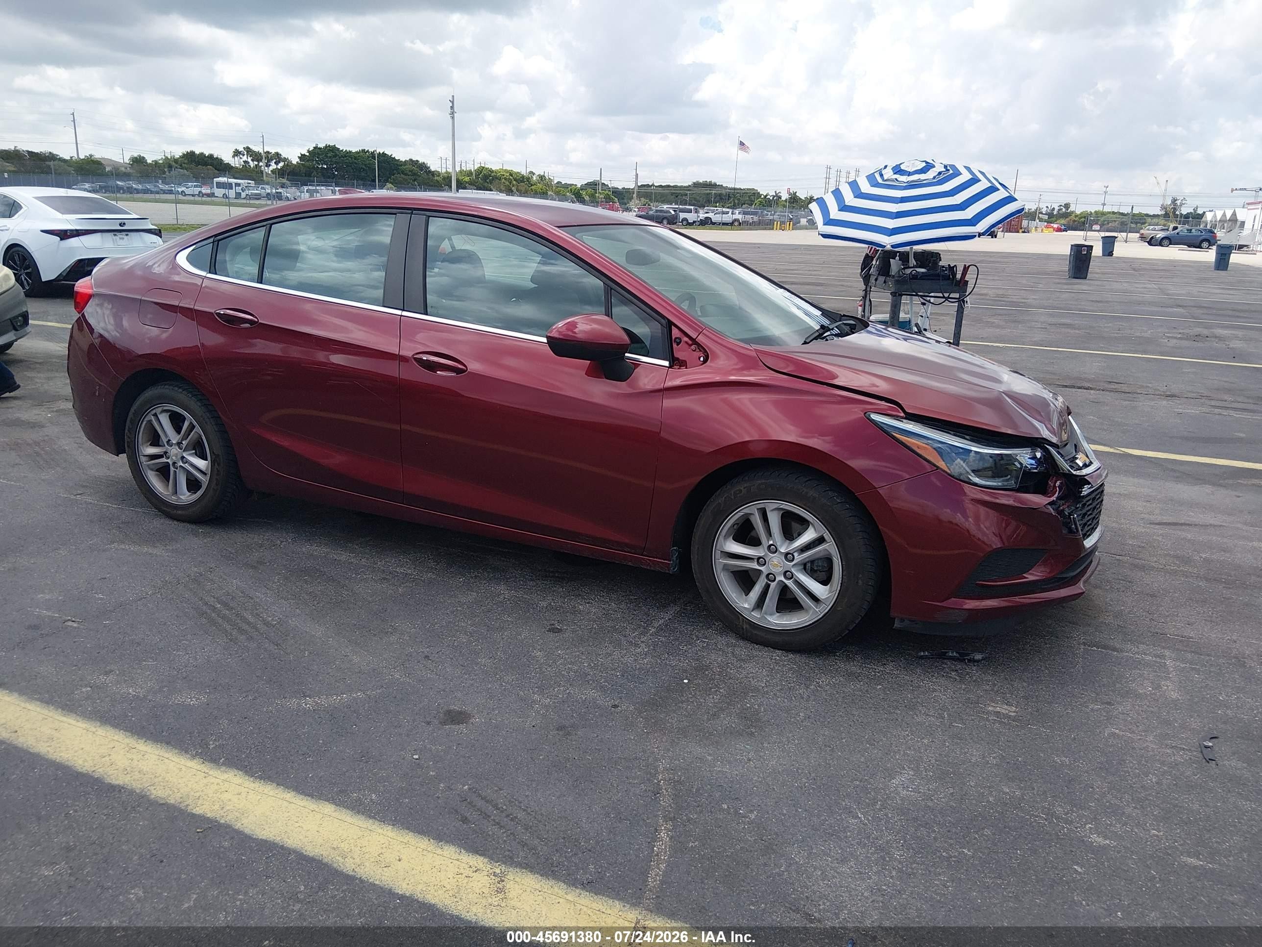 2016 Chevrolet Cruze LT, VIN 1G1BE5SM2G7267187 — Front end