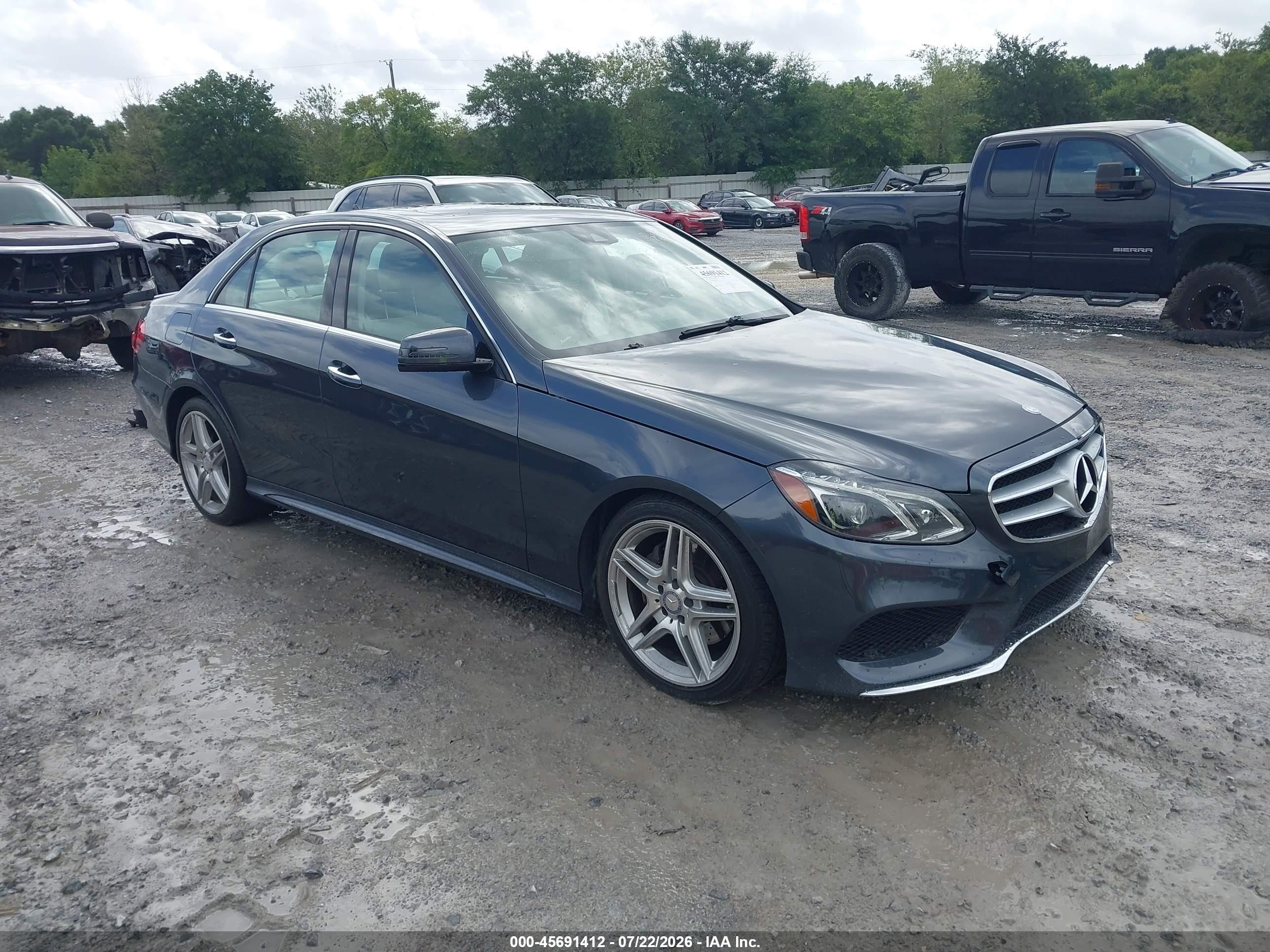 2014 Mercedes-Benz E 350 Sport, VIN WDDHF5KB5EA885364 — Rear end