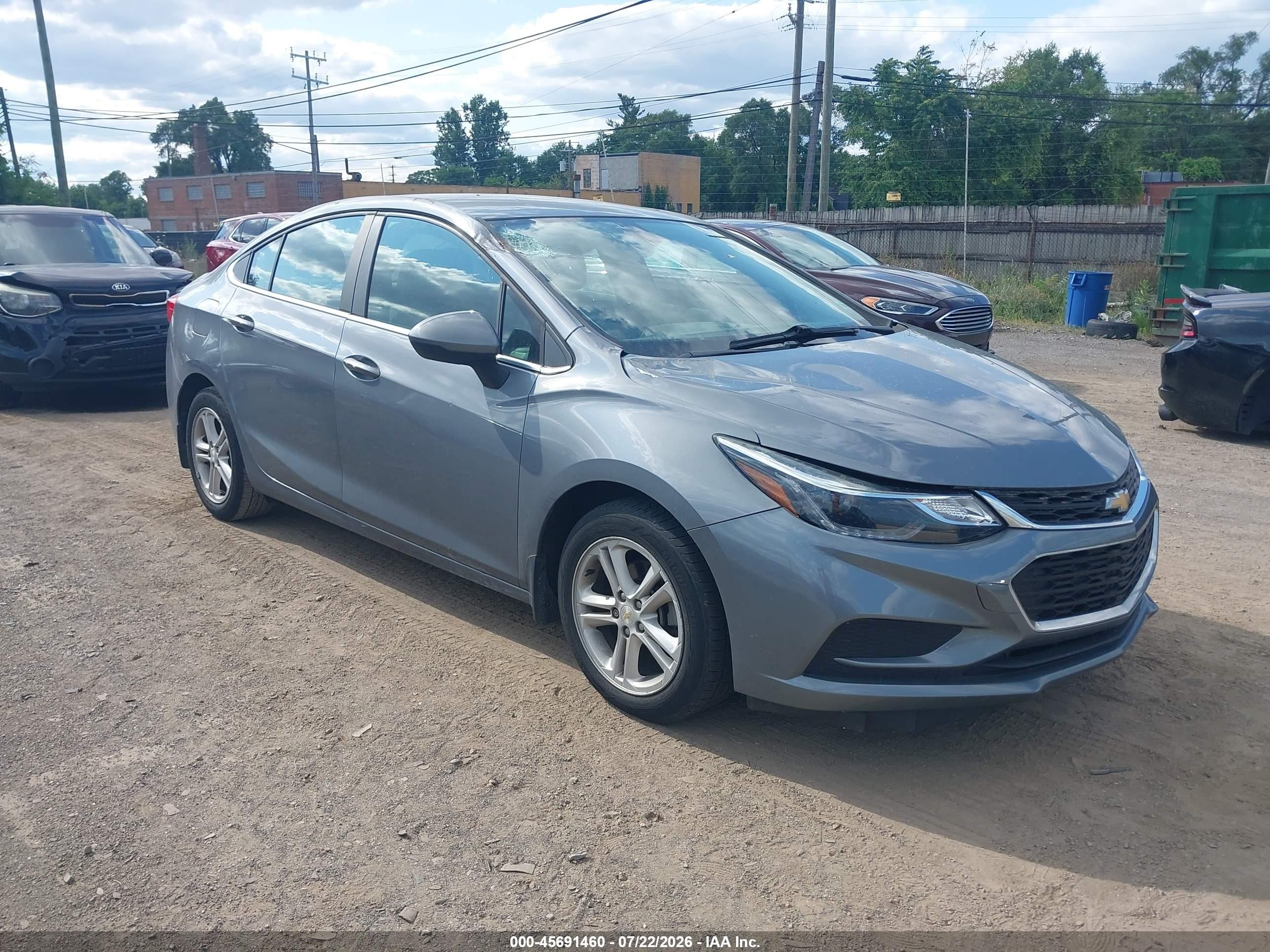 2018 Chevrolet Cruze LT, VIN 1G1BE5SM7J7210846 — Front end