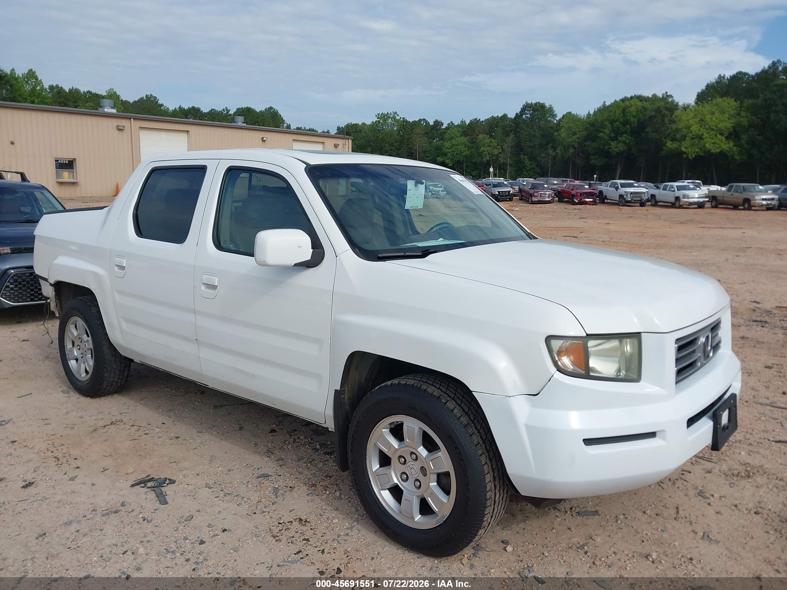 2008 Honda Ridgeline RTL, VIN 2HJYK16588H504353 — Rear end