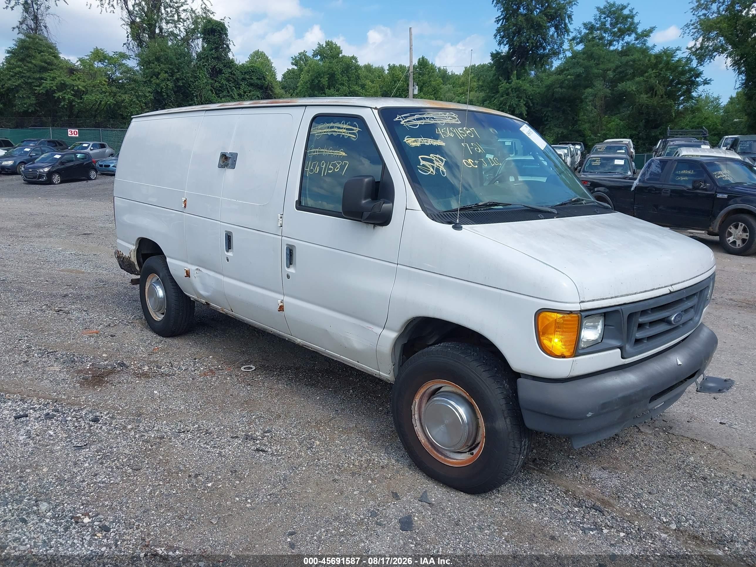 2005 Ford Econoline Cargo, VIN 1FTNE24W75HA80245 — Side