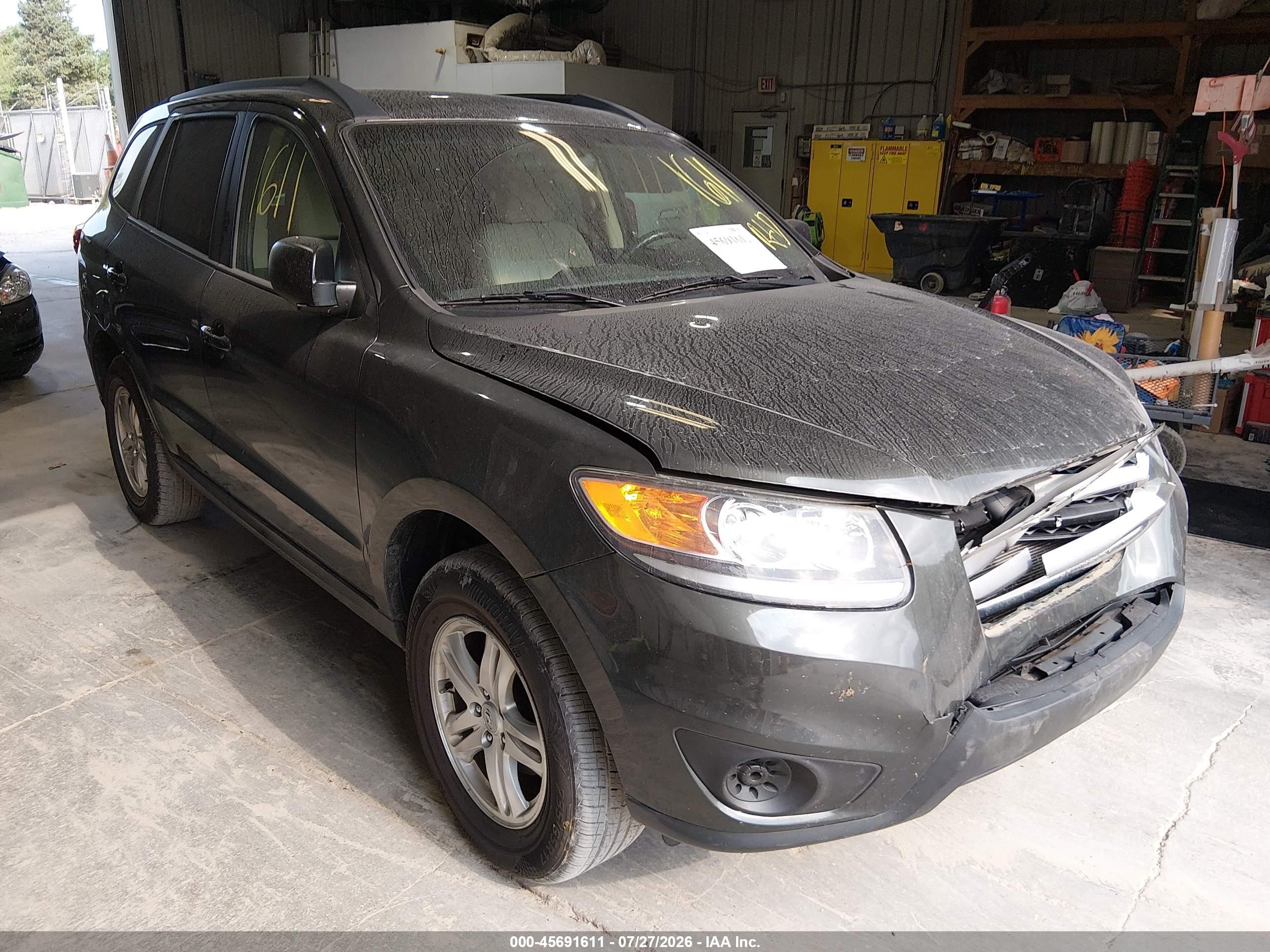 2012 Hyundai Santa Fe GLS, VIN 5XYZGDAG9CG139905 — Front end