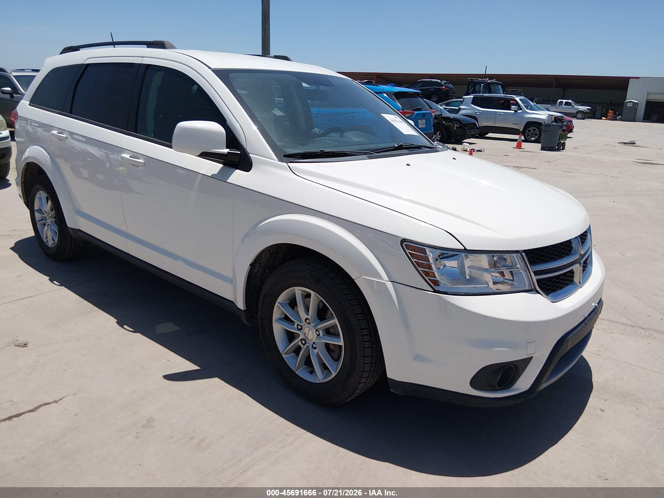 2016 Dodge Journey SXT, VIN 3C4PDCBG1GT214510 — Front end