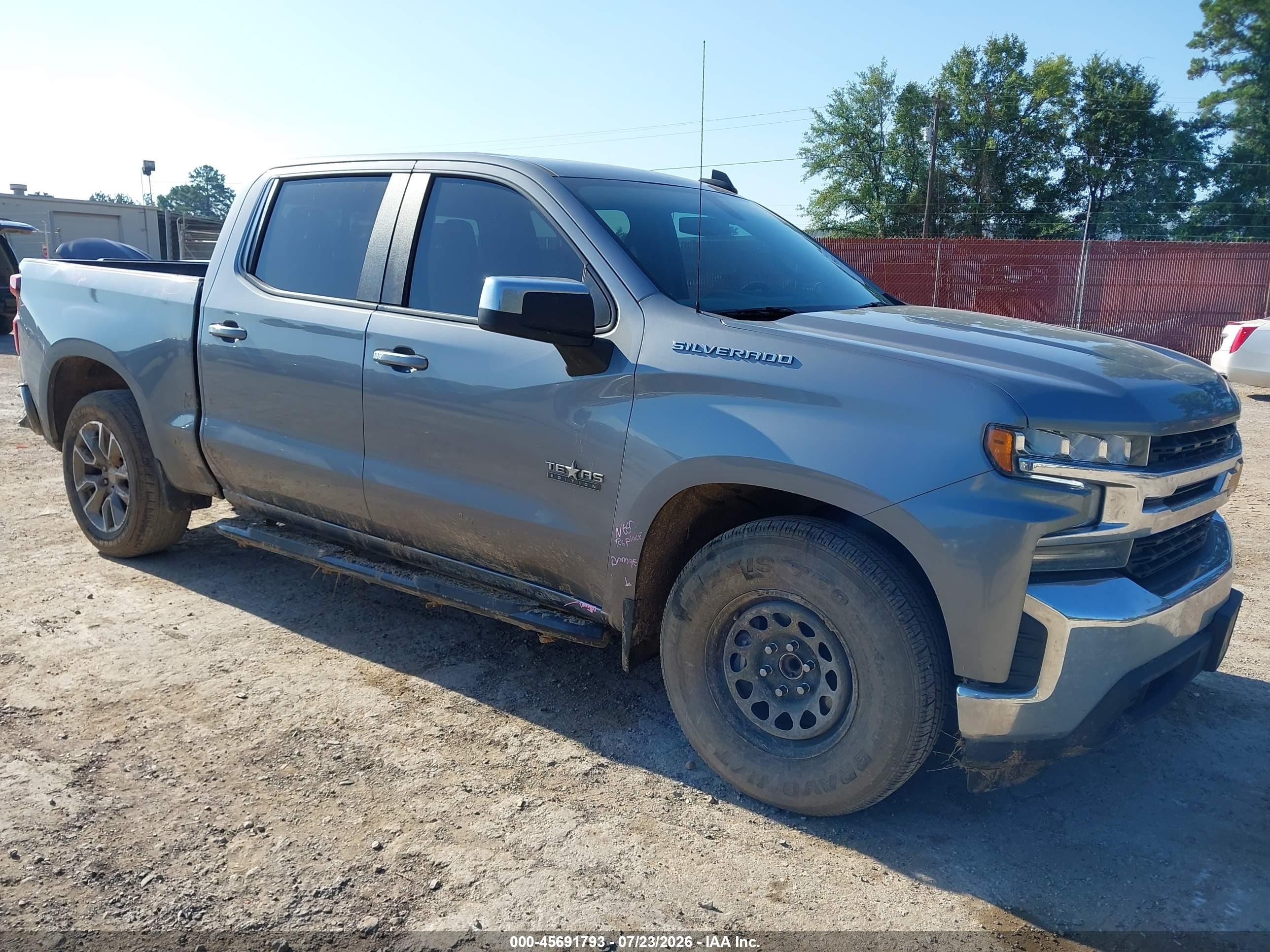 2021 Chevrolet Silverado 1500 LT, VIN 1GCPWCED4MZ105975 — Rear end