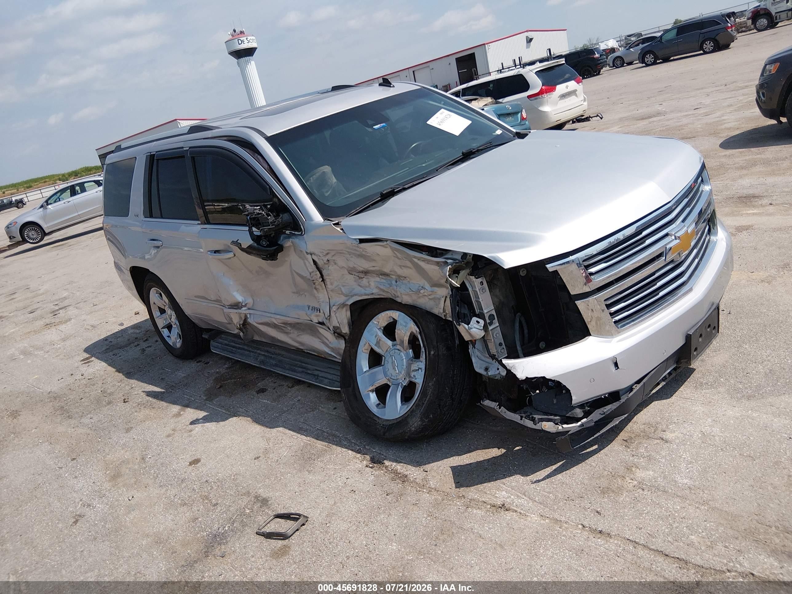 2015 Chevrolet Tahoe LTZ, VIN 1GNSKCKC5FR172175 — Front end