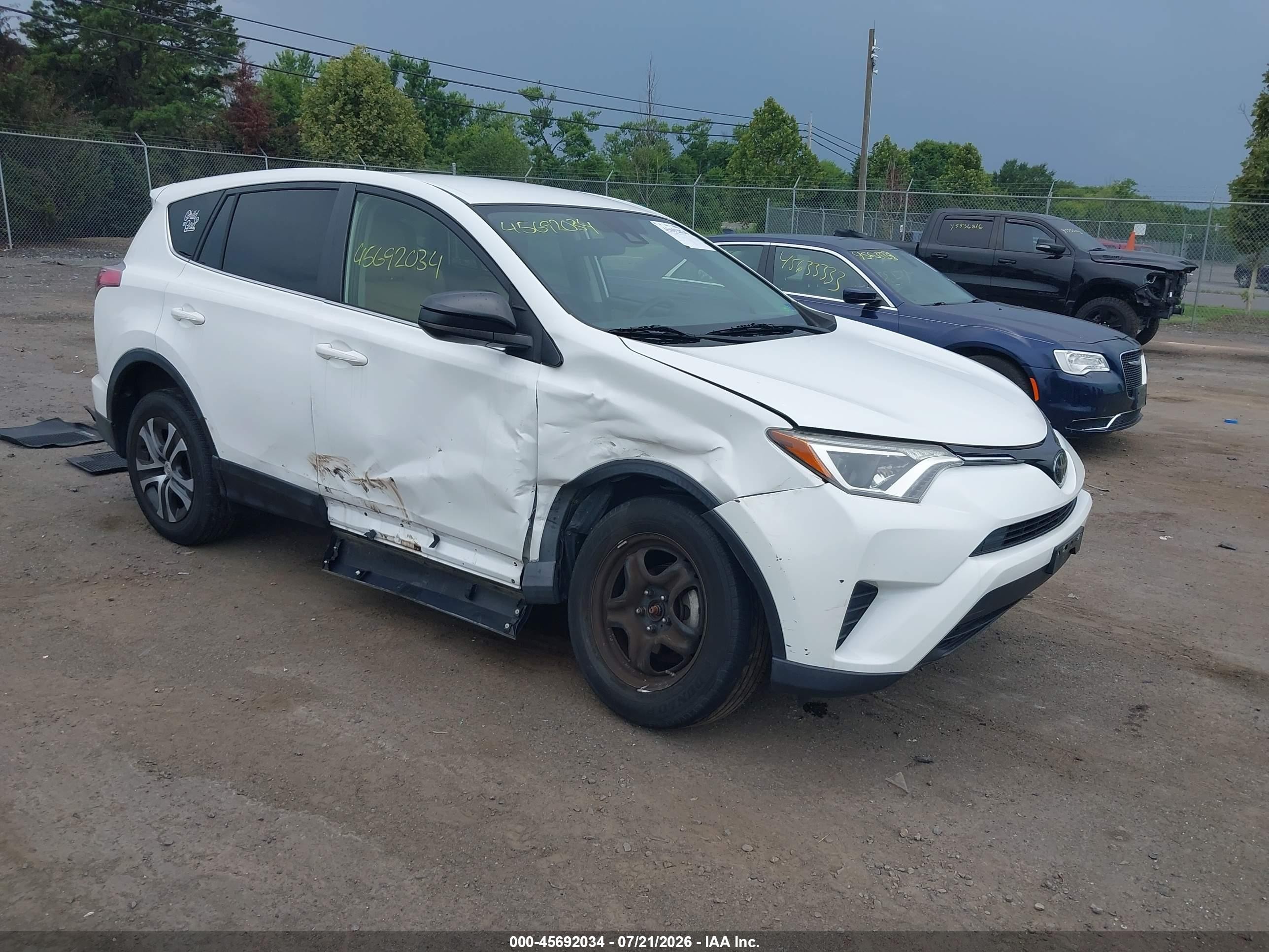 2018 Toyota RAV4 LE, VIN JTMBFREV3JJ246729 — Front end
