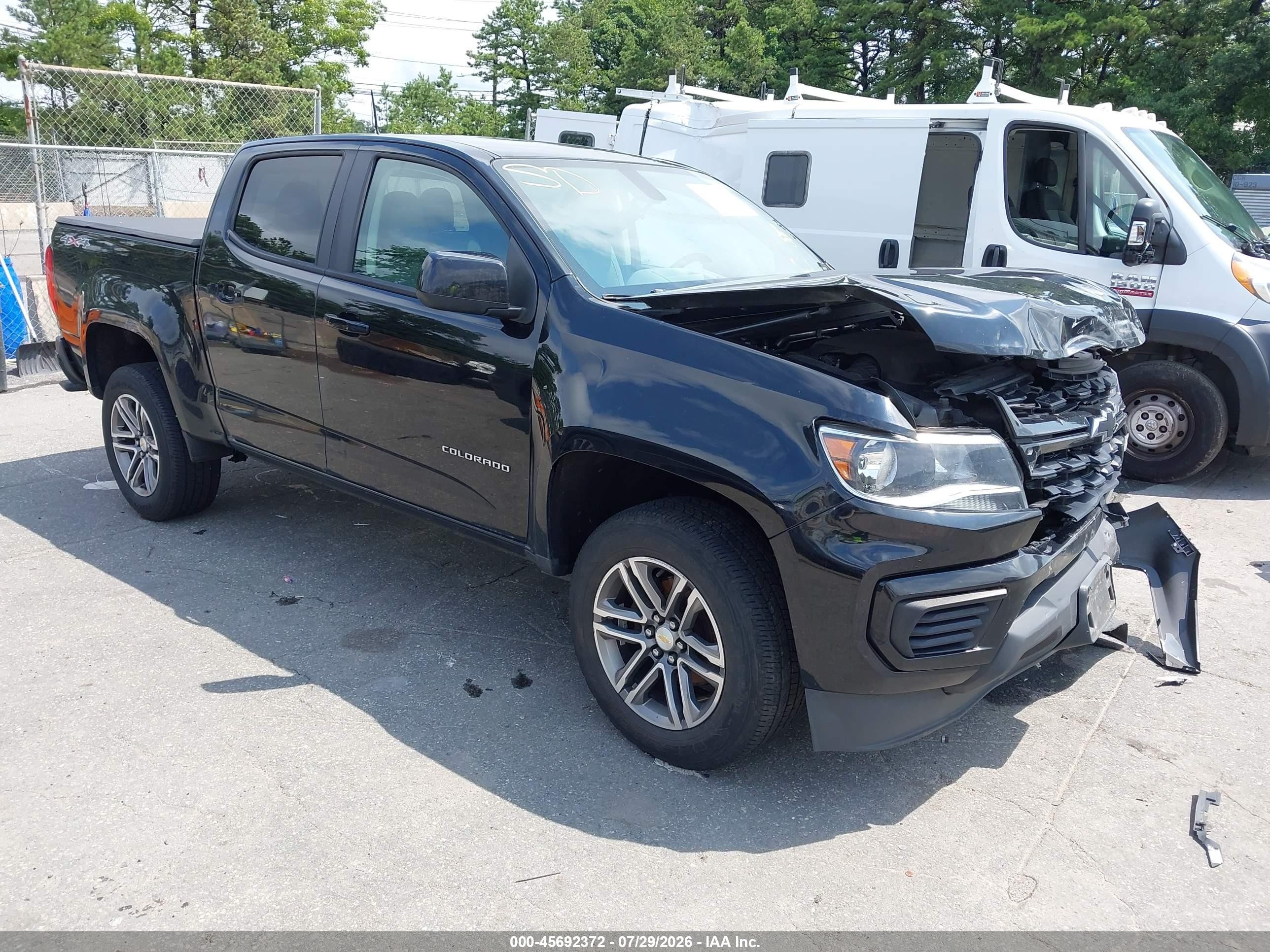 2021 Chevrolet Colorado 4WD Work Truck, VIN 1GCGTBEN5M1250212 — Перед