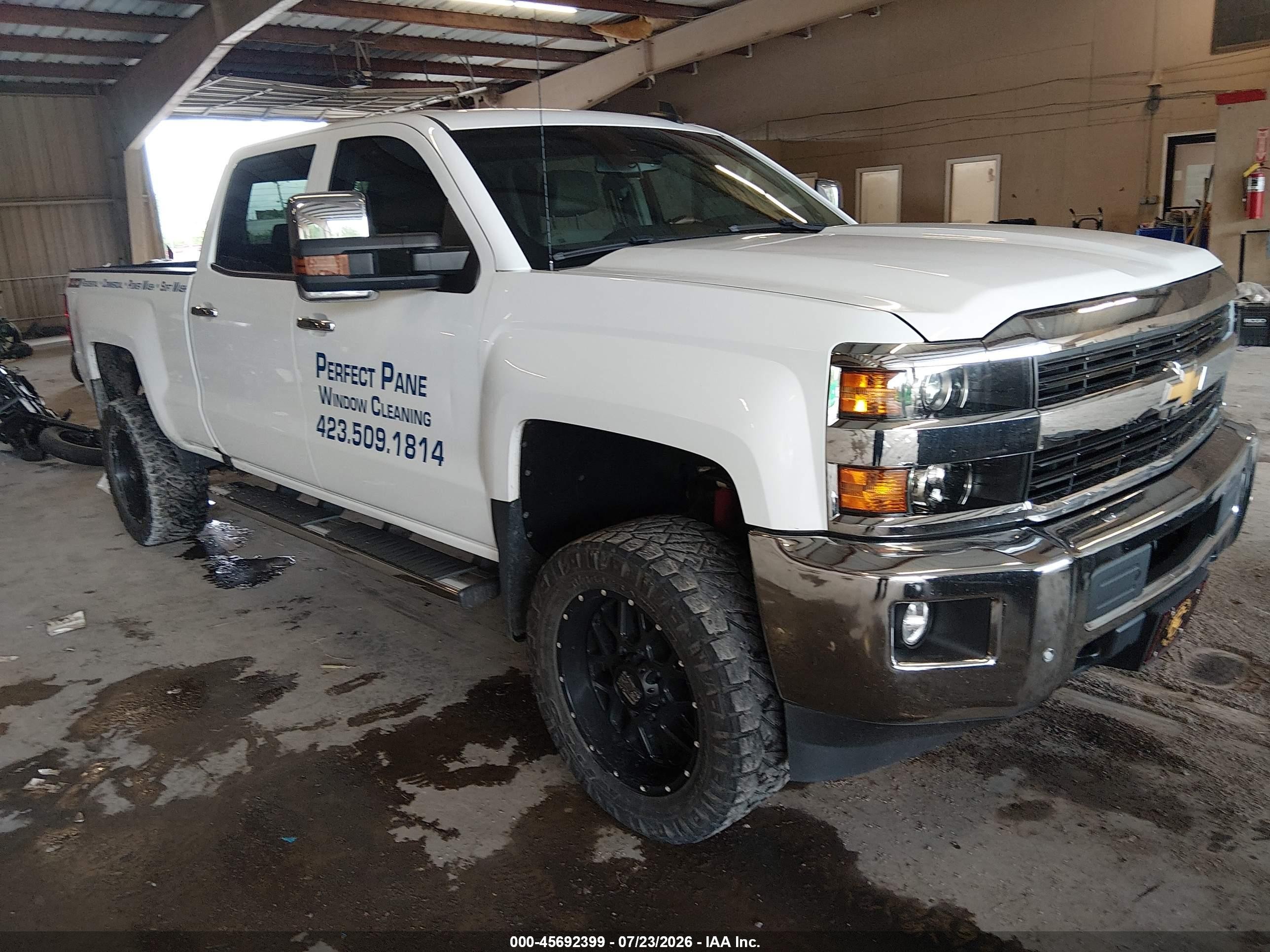 2016 Chevrolet Silverado 2500HD LTZ, VIN 1GC1KWEG3GF218898 — Rear end