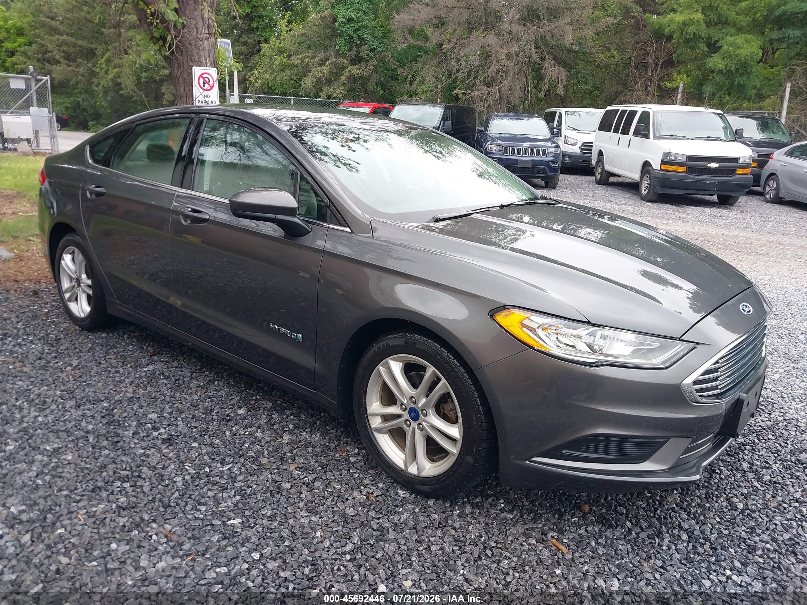 2018 Ford Fusion S, VIN 3FA6P0UU8JR122311 — Normal wear