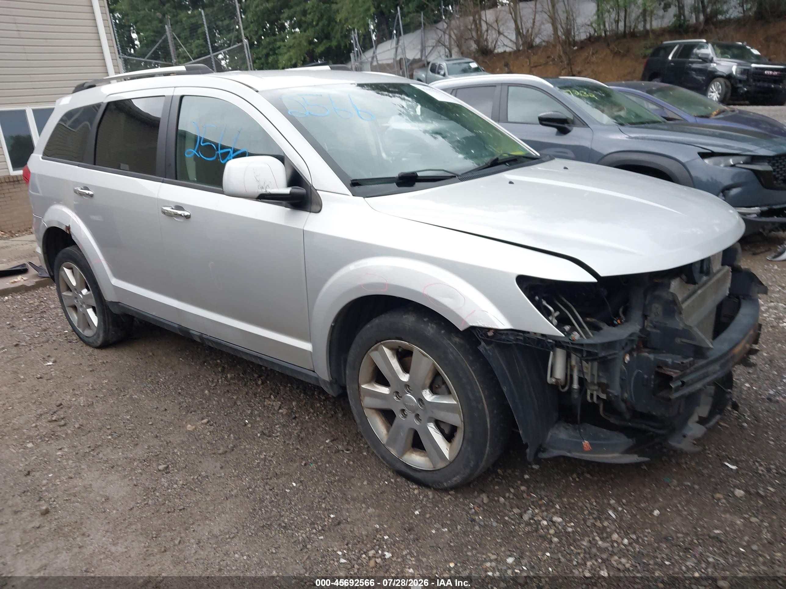 2012 Dodge Journey Crew, VIN 3C4PDCDGXCT369032 — Front end