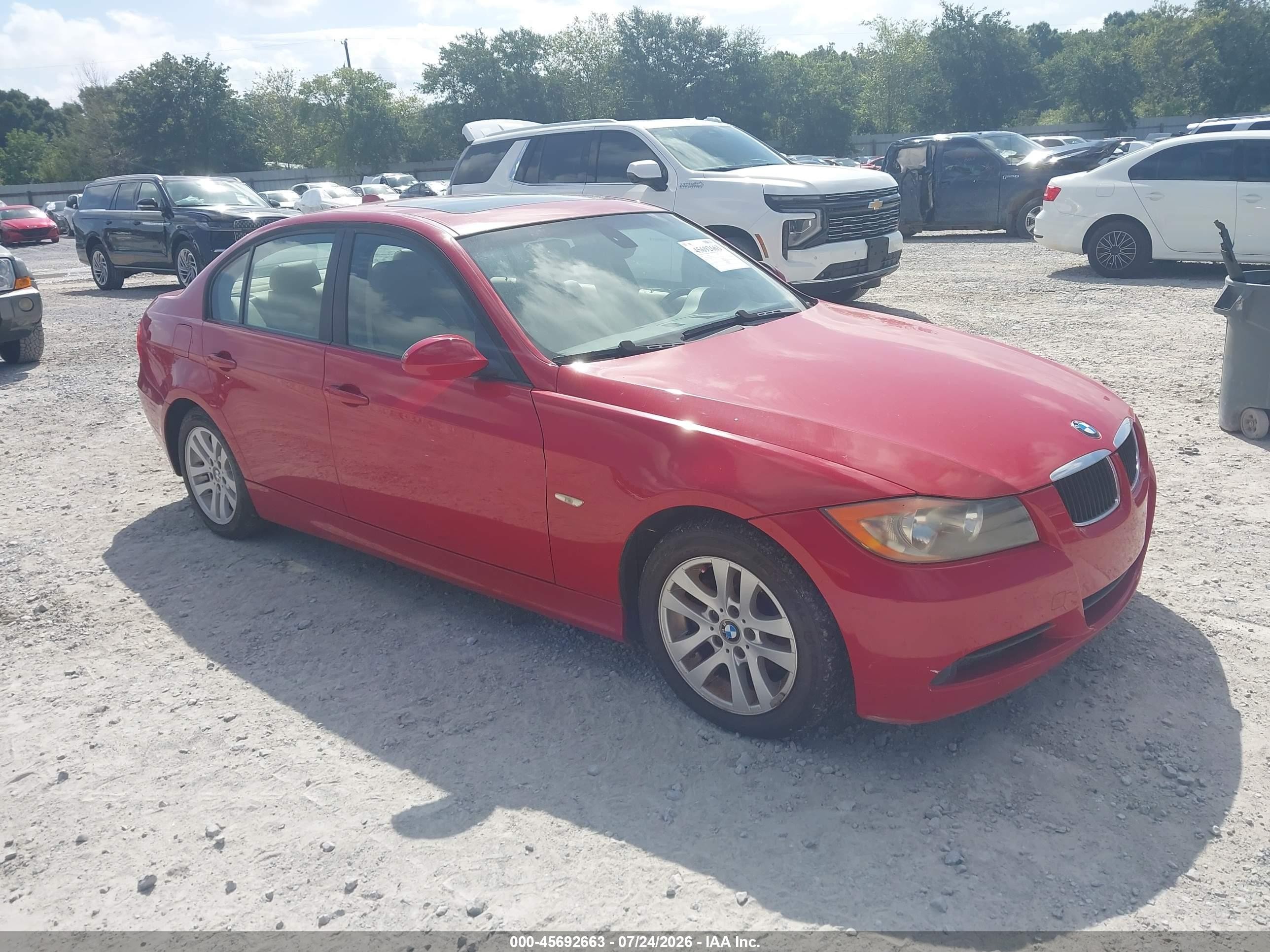 2007 BMW 3 Series 328i, VIN WBAVA33587PV63677 — Зад