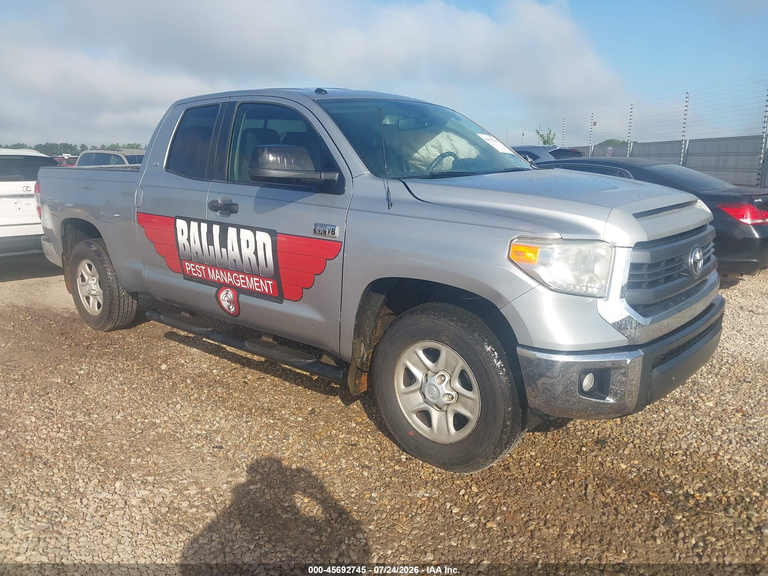 2015 Toyota Tundra SR5, VIN 5TFRY5F15FX189421 — Бок