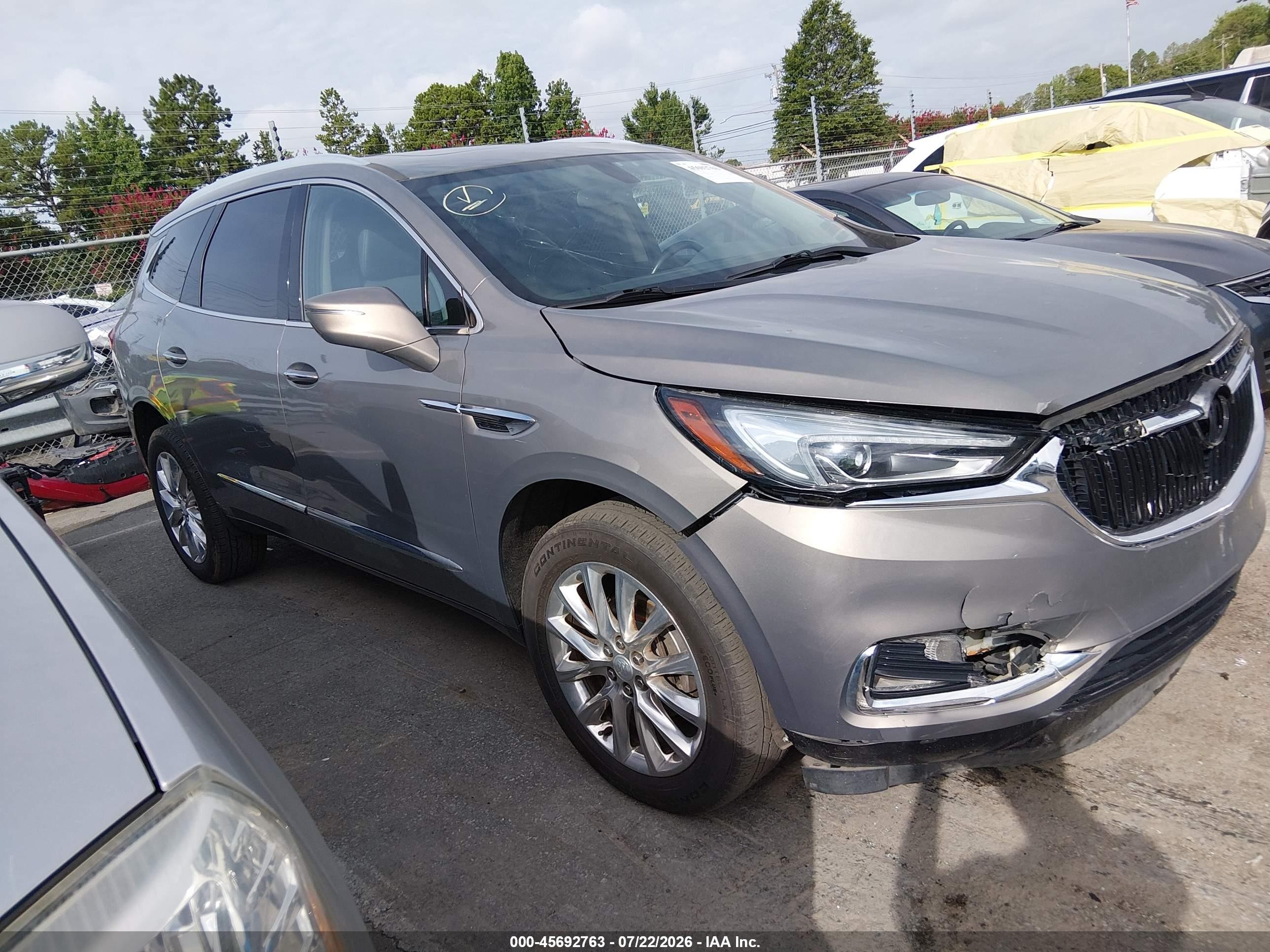 2019 Buick Enclave Essence, VIN 5GAERBKW7KJ138383 — Перед