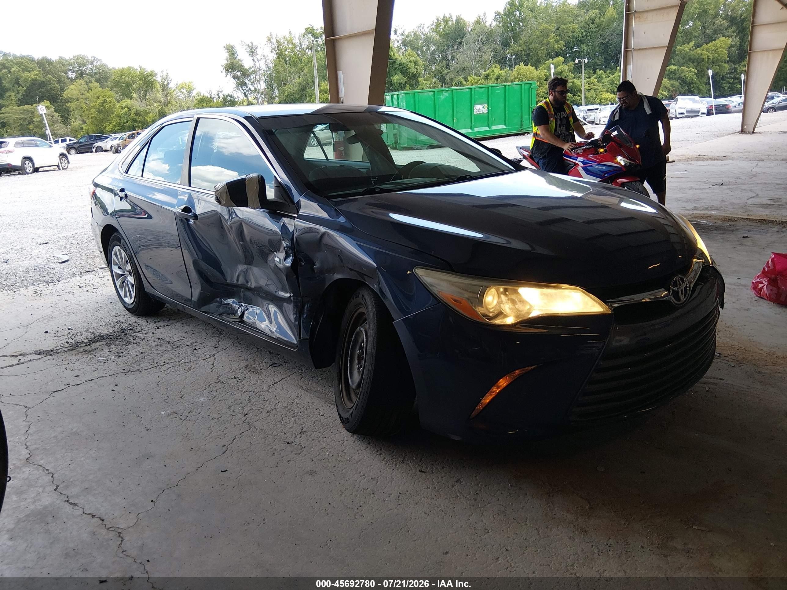 2016 Toyota Camry LE, VIN 4T4BF1FKXGR552289 — Side