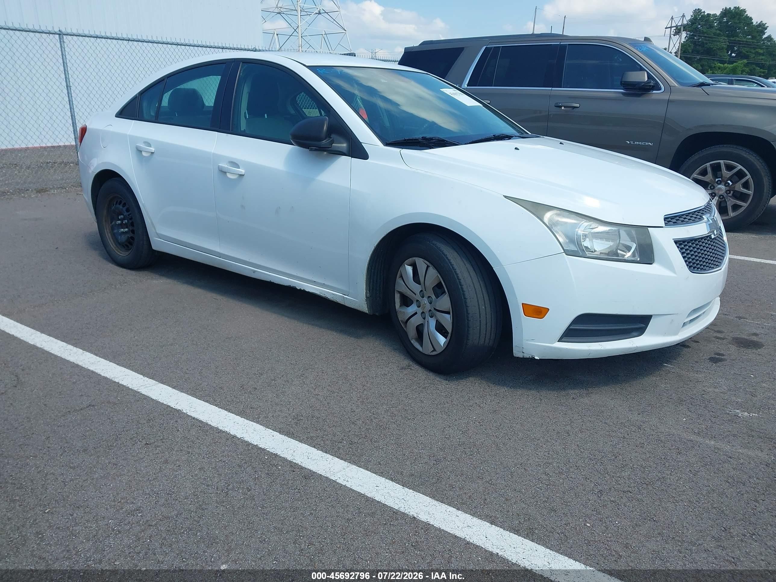 2014 Chevrolet Cruze LS, VIN 1G1PA5SH1E7220038 — Normal wear
