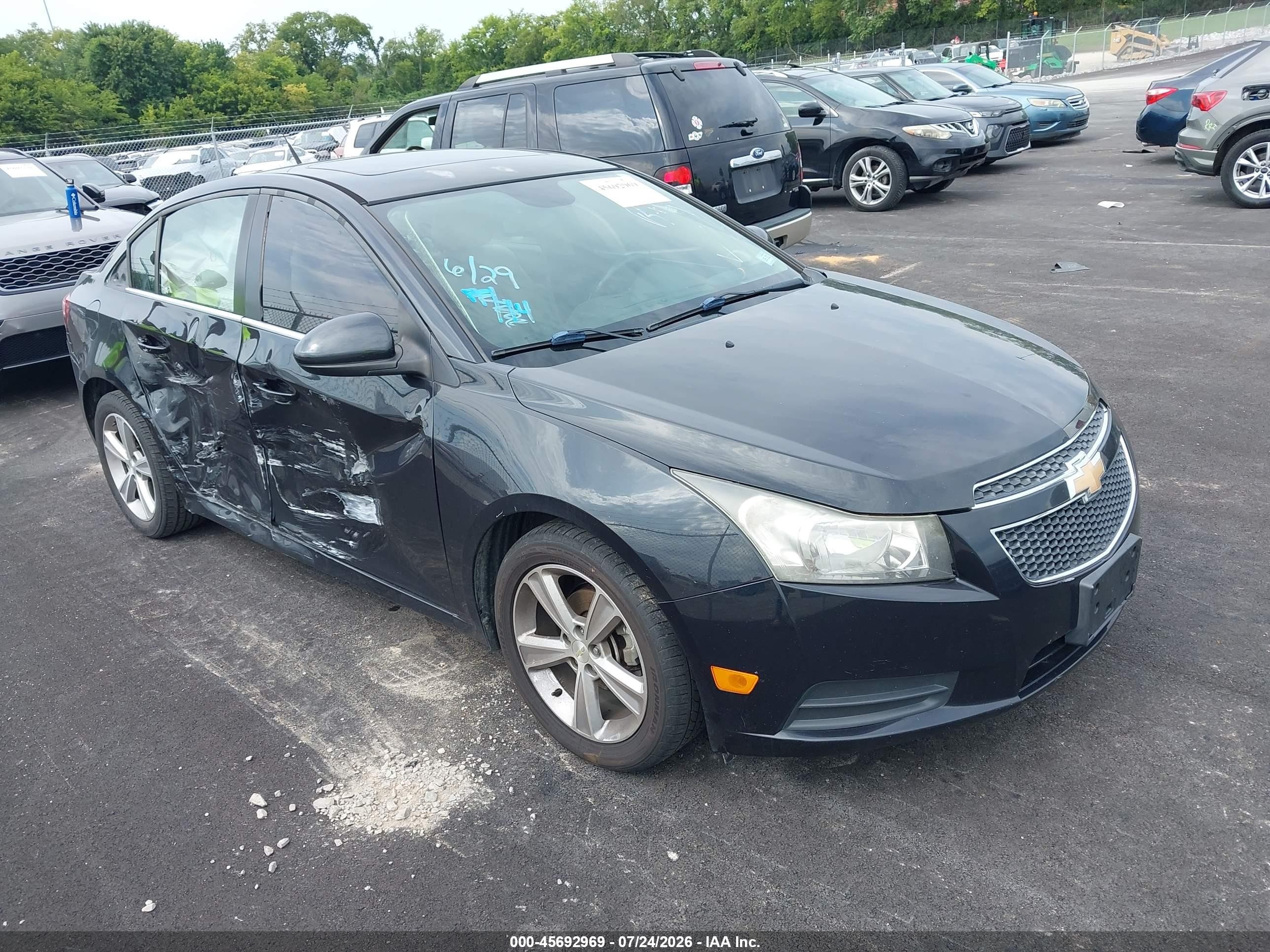 2014 Chevrolet Cruze 2LT, VIN 1G1PE5SB2E7466564 — Side
